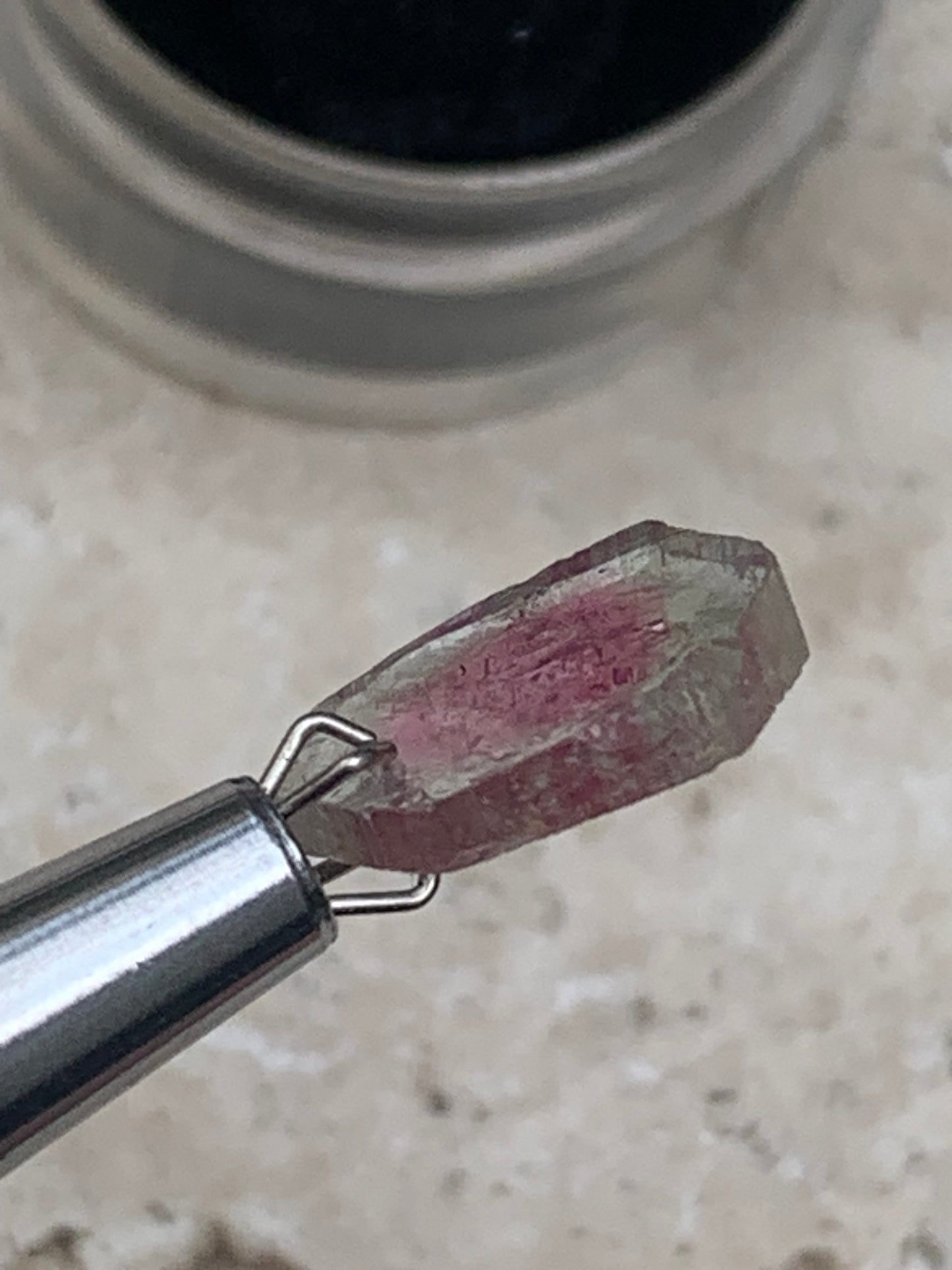 Tourmaline melon d'eau/ pastèque, vendu par paire, 14mm de diamètre x 2 - 8,5 carats. Parfait en bijouterie, collection ,exposition...