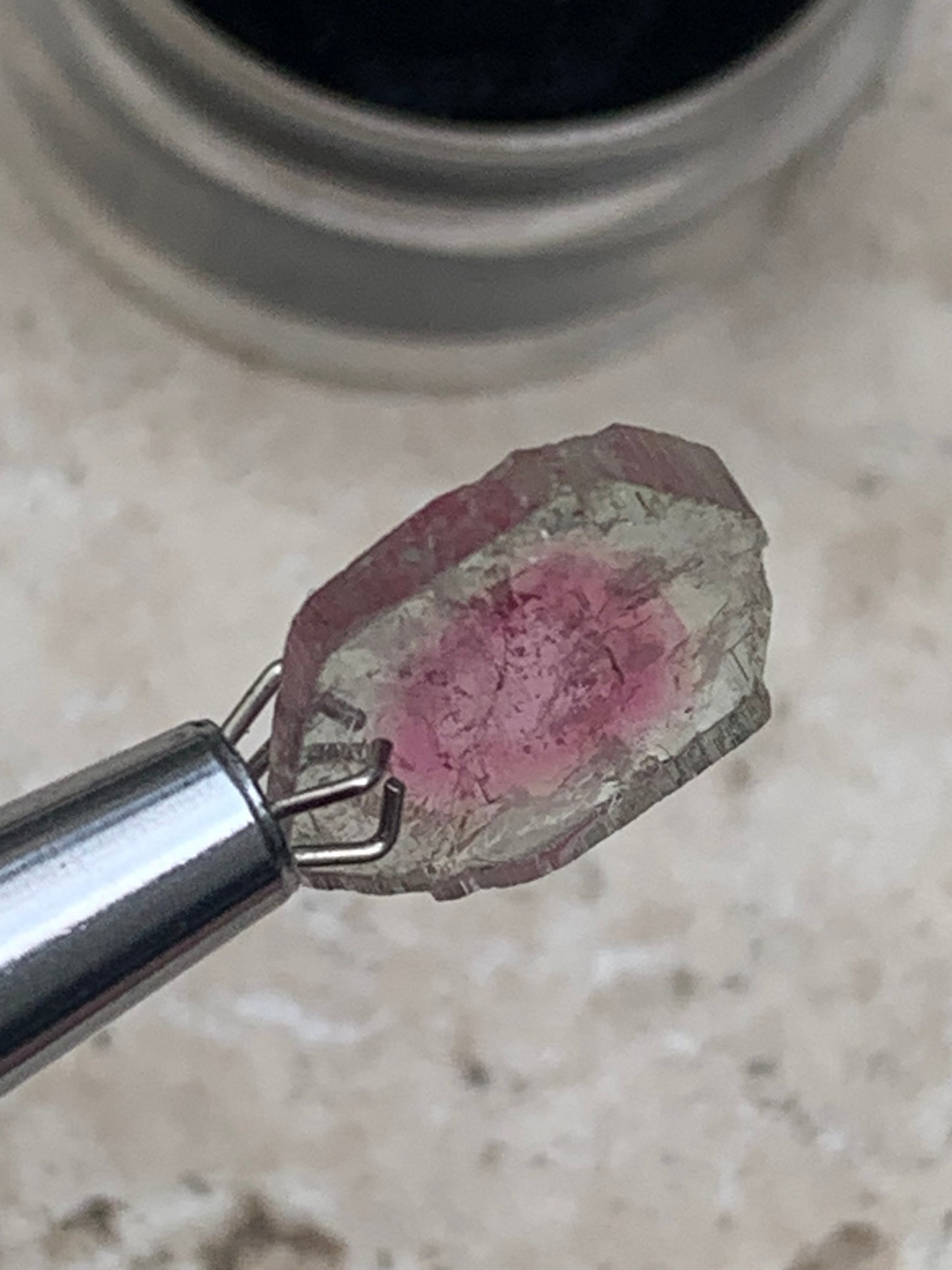 Tourmaline melon d'eau/ pastèque, vendu par paire, 14mm de diamètre x 2 - 8,5 carats. Parfait en bijouterie, collection ,exposition...