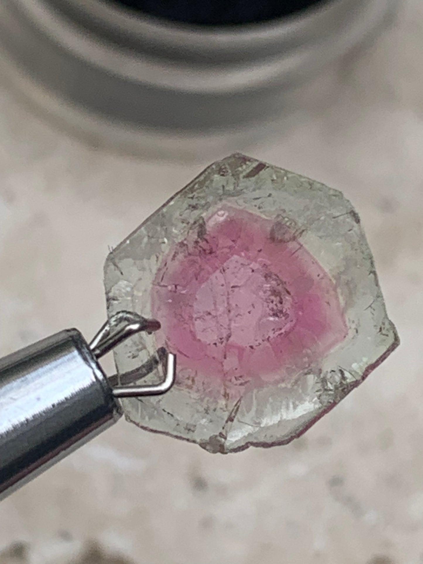 Tourmaline melon d'eau/ pastèque, vendu par paire, 14mm de diamètre x 2 - 8,5 carats. Parfait en bijouterie, collection ,exposition...