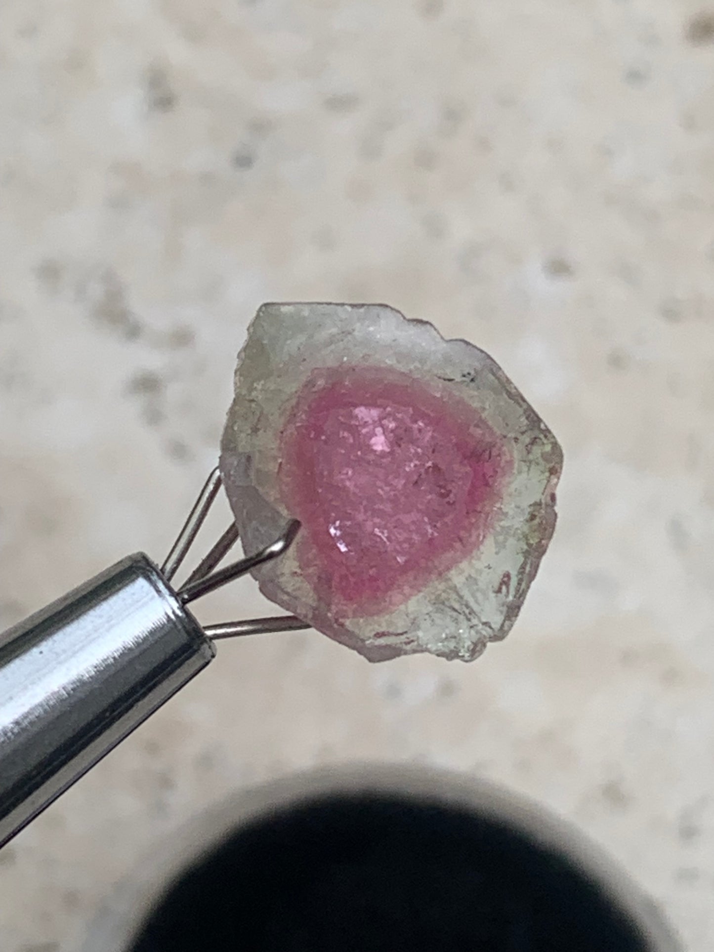 Tourmaline melon d'eau/ pastèque, vendu par paire, 14mm de diamètre x 2 - 8,5 carats. Parfait en bijouterie, collection ,exposition...