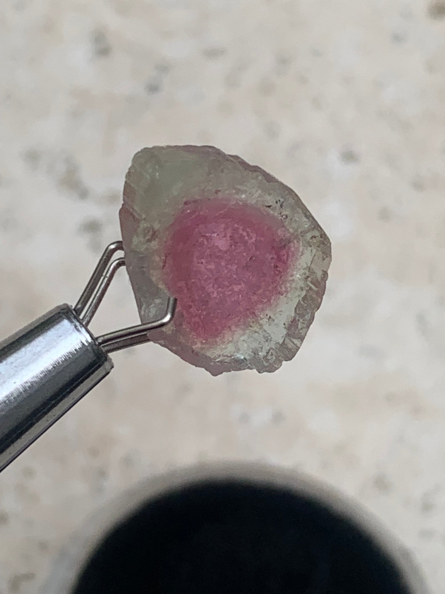 Tourmaline melon d'eau/ pastèque, vendu par paire, 14mm de diamètre x 2 - 8,5 carats. Parfait en bijouterie, collection ,exposition...