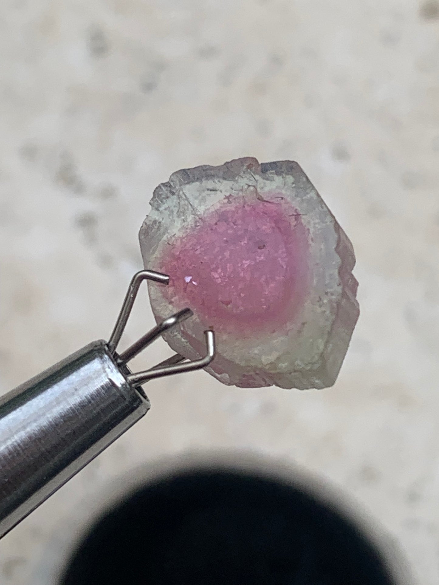 Tourmaline melon d'eau/ pastèque, vendu par paire, 14mm de diamètre x 2 - 8,5 carats. Parfait en bijouterie, collection ,exposition...