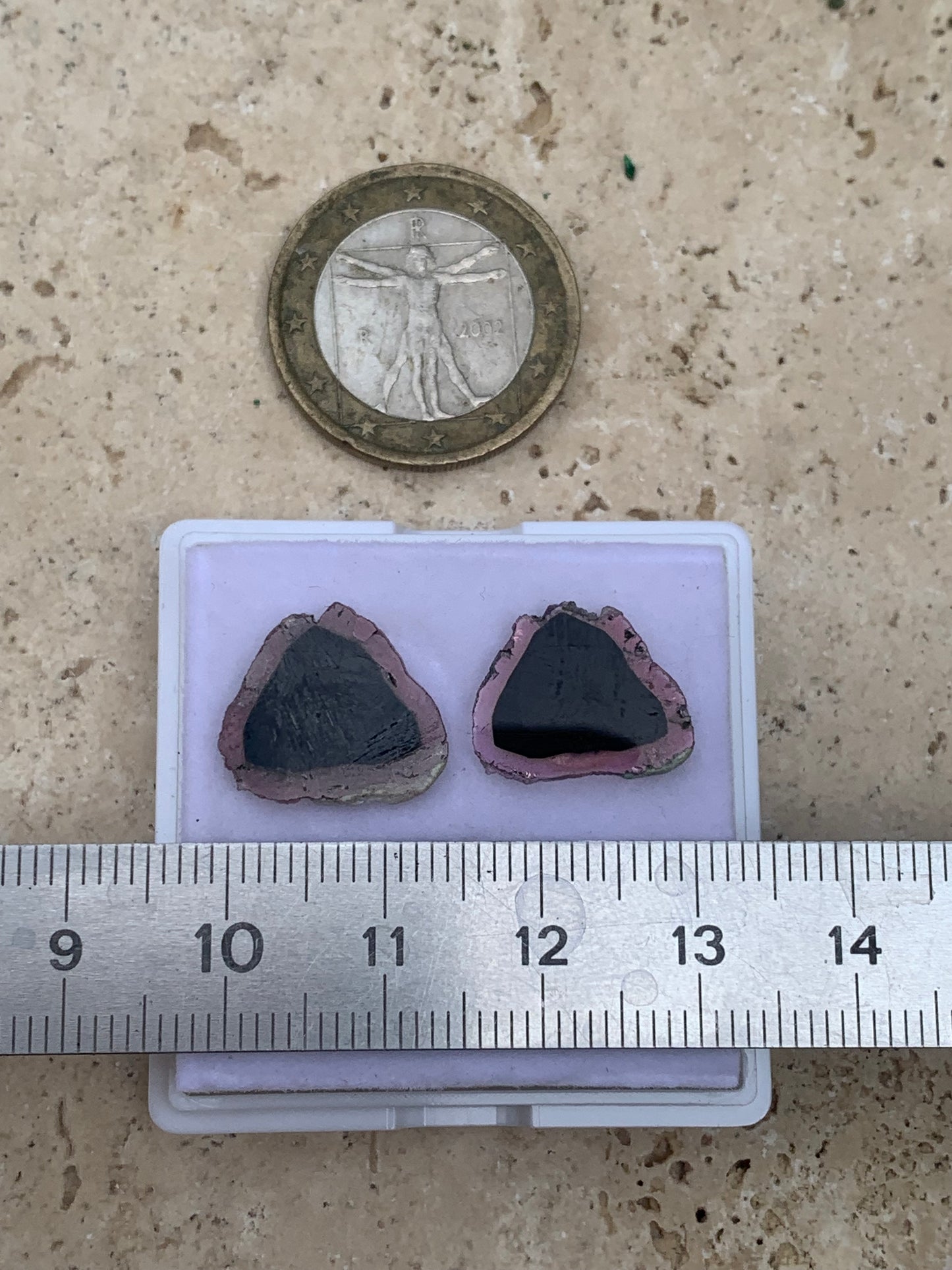 Tourmaline melon d'eau/ pastèque, vendu par paire, 15mm x 14 x 3 - 7 carats. Parfait en bijouterie, collection ,exposition...