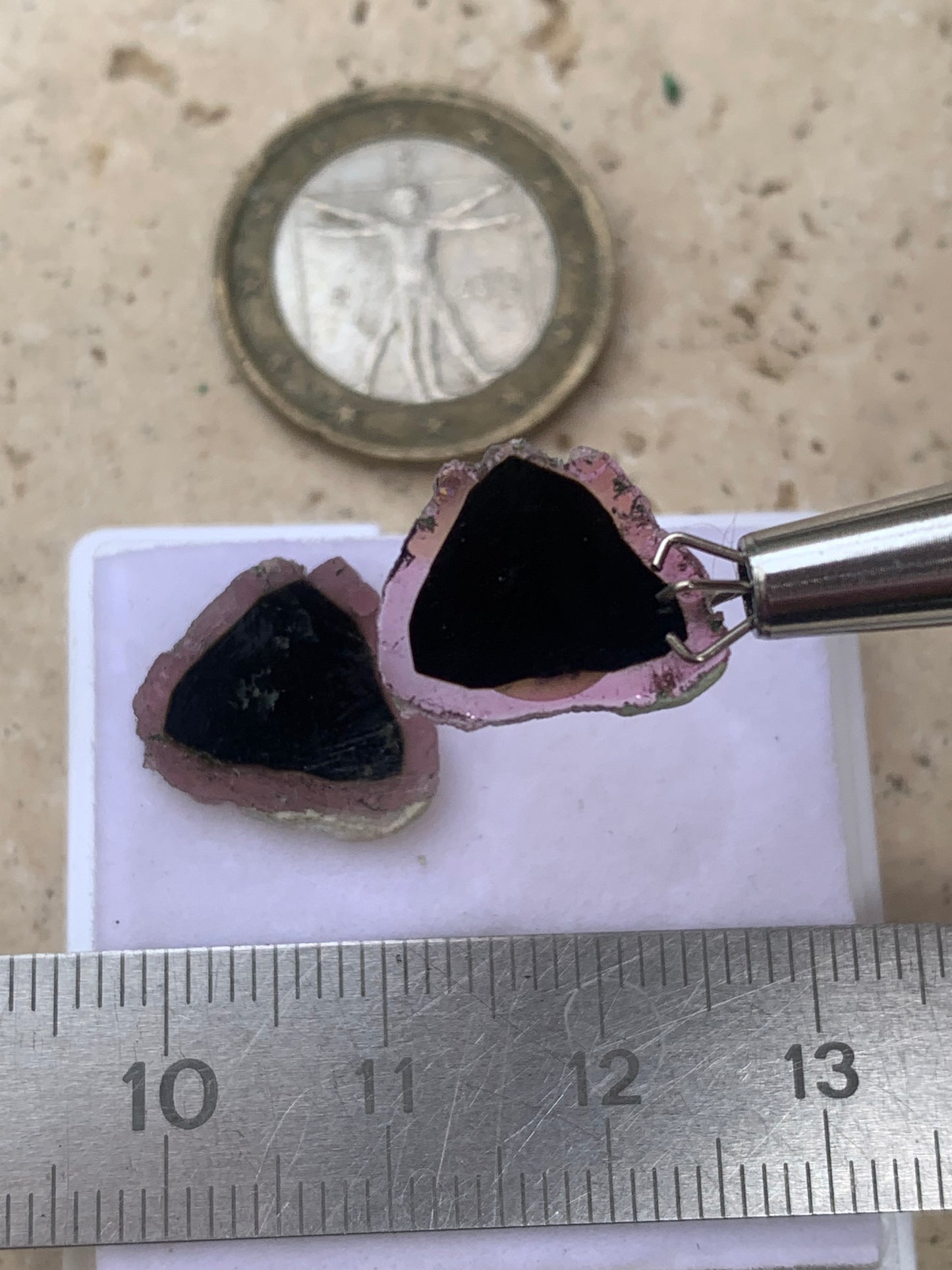 Tourmaline melon d'eau/ pastèque, vendu par paire, 15mm x 14 x 3 - 7 carats. Parfait en bijouterie, collection ,exposition...