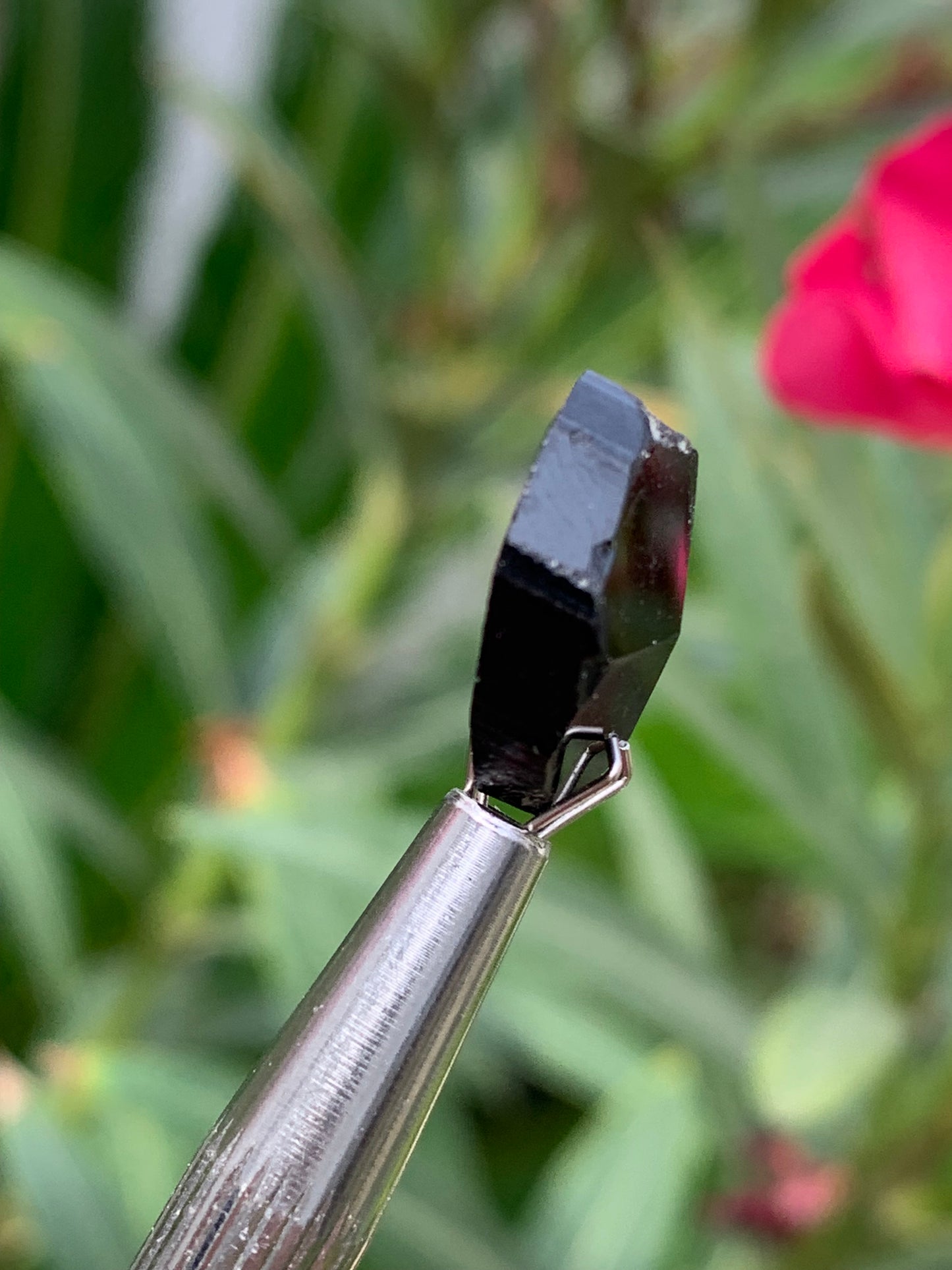 Tourmaline noire, tranches naturelles/ cabochons à 3 faces, 3 pièces au choix, de 14 x 14 x 5 mm - 1,2 à 1,7 gramme par pièce !