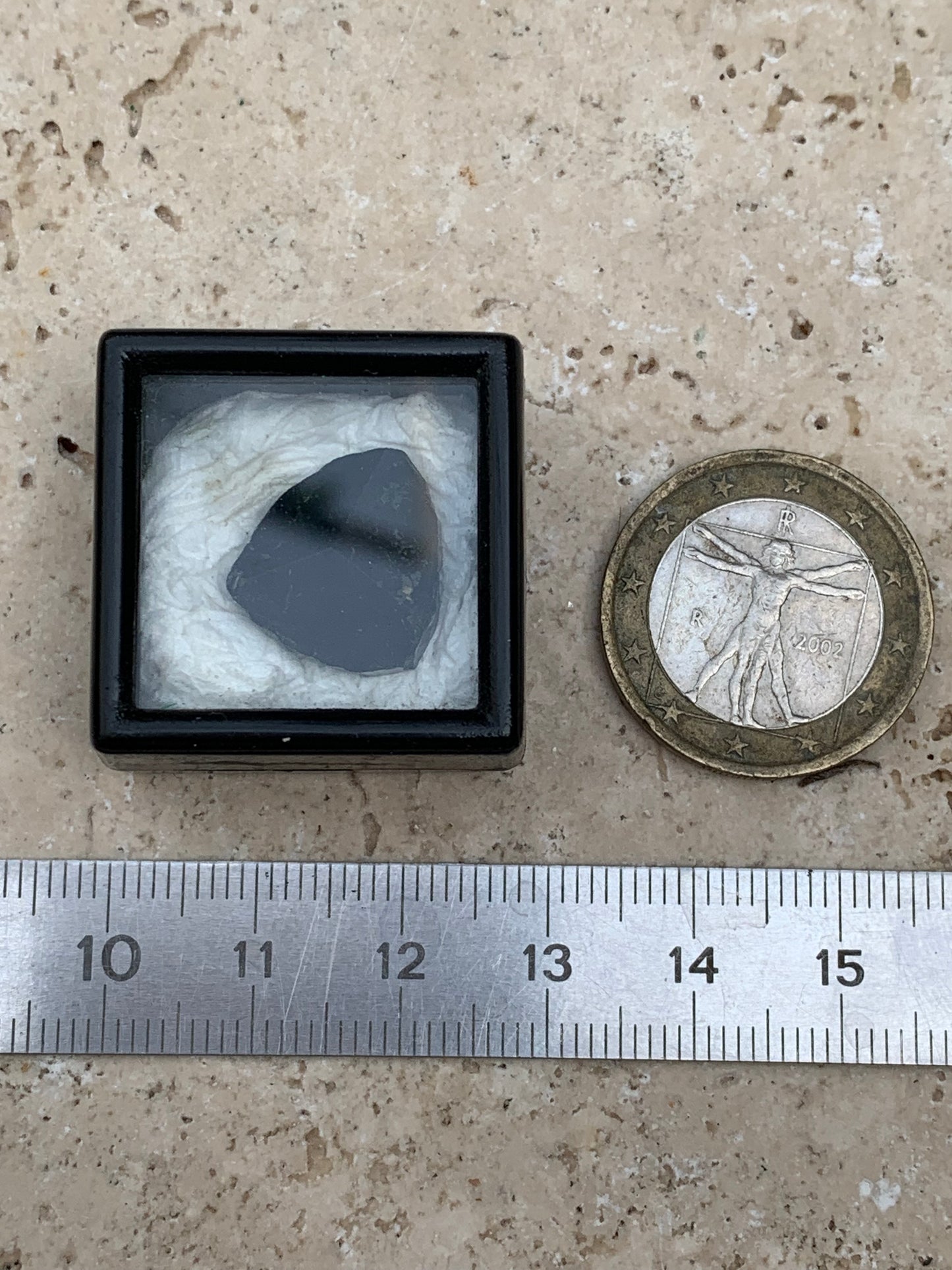 Tourmaline noire, tranches naturelles/ cabochons à 3 faces, 3 pièces au choix, de 14 x 14 x 5 mm - 1,2 à 1,7 gramme par pièce !