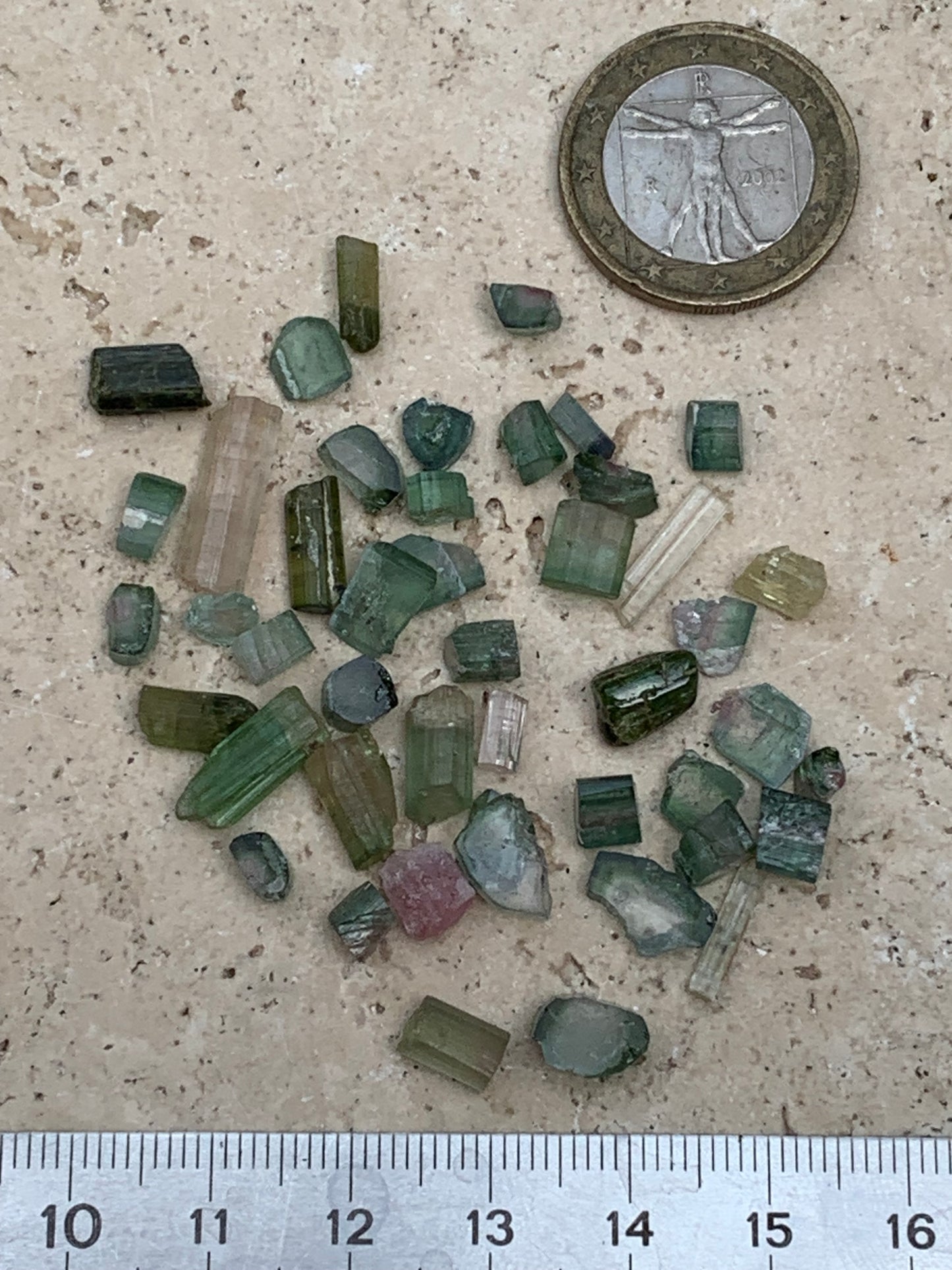 Tourmaline diverses (Verdélite, Indicolite, Melon d'eau), lot de 46 pièces de 3 à 16 mm - 10 grammes.