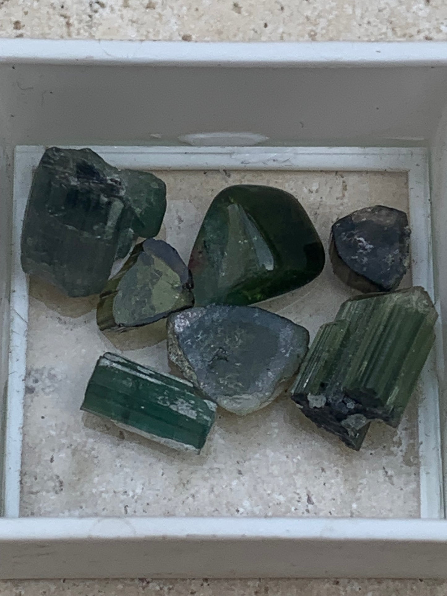 Various tourmalines (Verdelite, Indicolite, Watermelon), lot of 7 pieces from 5 to 10 mm - 4.7 grams.