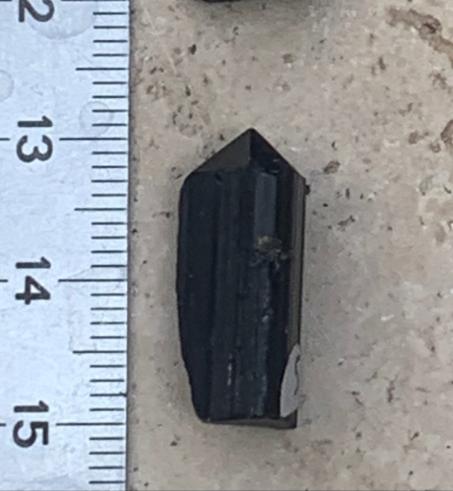 Tourmaline noire, pointes naturelles à 3 faces, 4 pièces au choix, de 20 x 6 x 5 mm - 2 grammes par pièce environ !