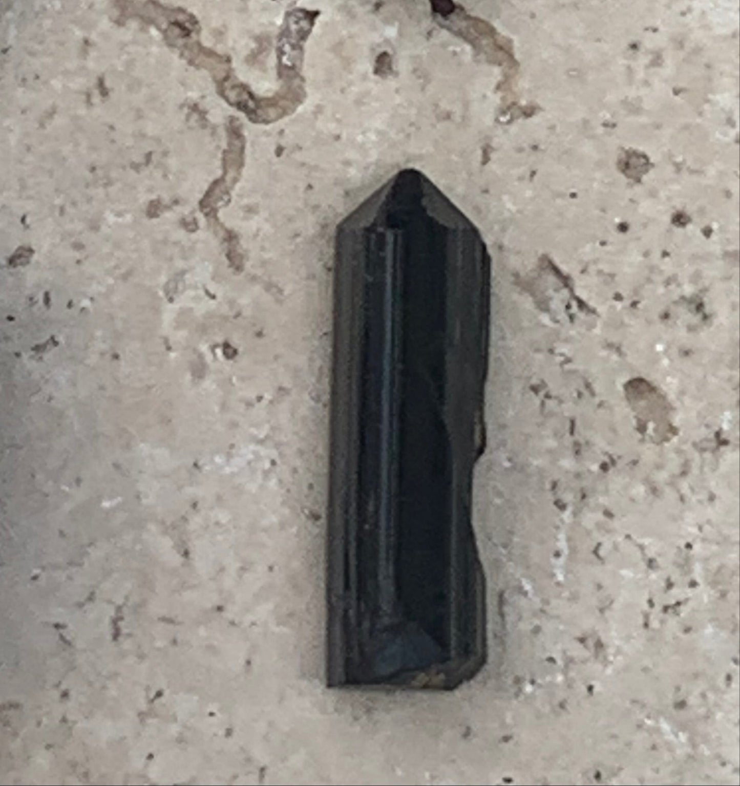 Tourmaline noire, pointes naturelles à 3 faces, 4 pièces au choix, de 20 x 6 x 5 mm - 2 grammes par pièce environ !