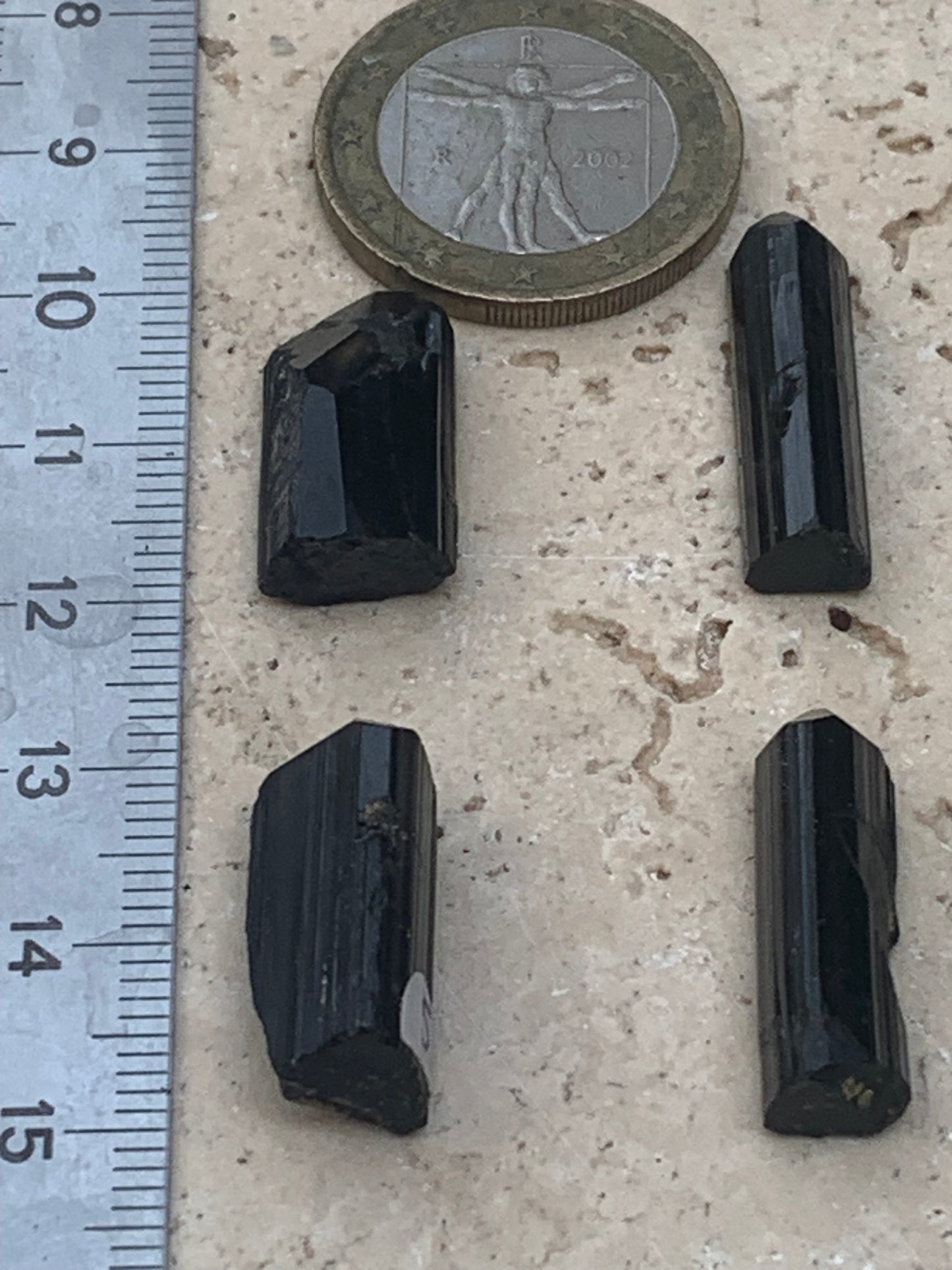 Tourmaline noire, pointes naturelles à 3 faces, 4 pièces au choix, de 20 x 6 x 5 mm - 2 grammes par pièce environ !