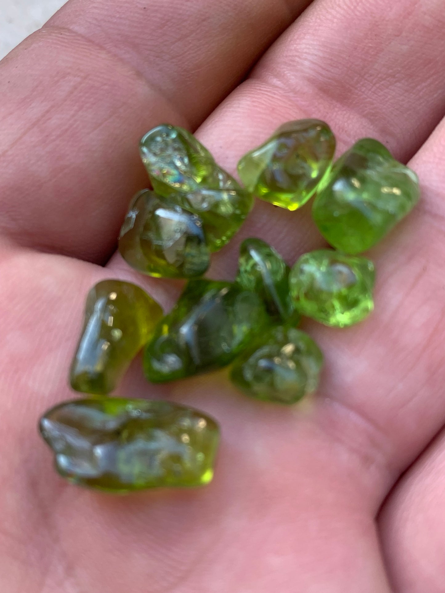Péridot, magnifiques grains naturels des USA. Très belle qualité 'gemme', transparence et couleur régulière. Vente à 'l'unité' ou en lot !