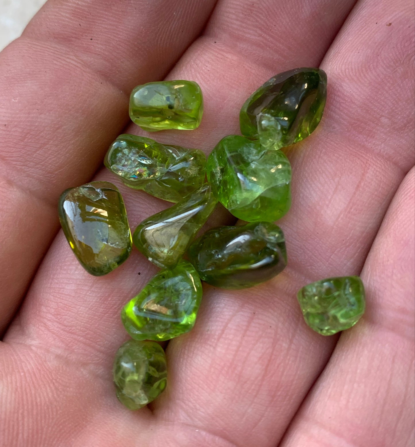 Péridot, magnifiques grains naturels des USA. Très belle qualité 'gemme', transparence et couleur régulière. Vente à 'l'unité' ou en lot !