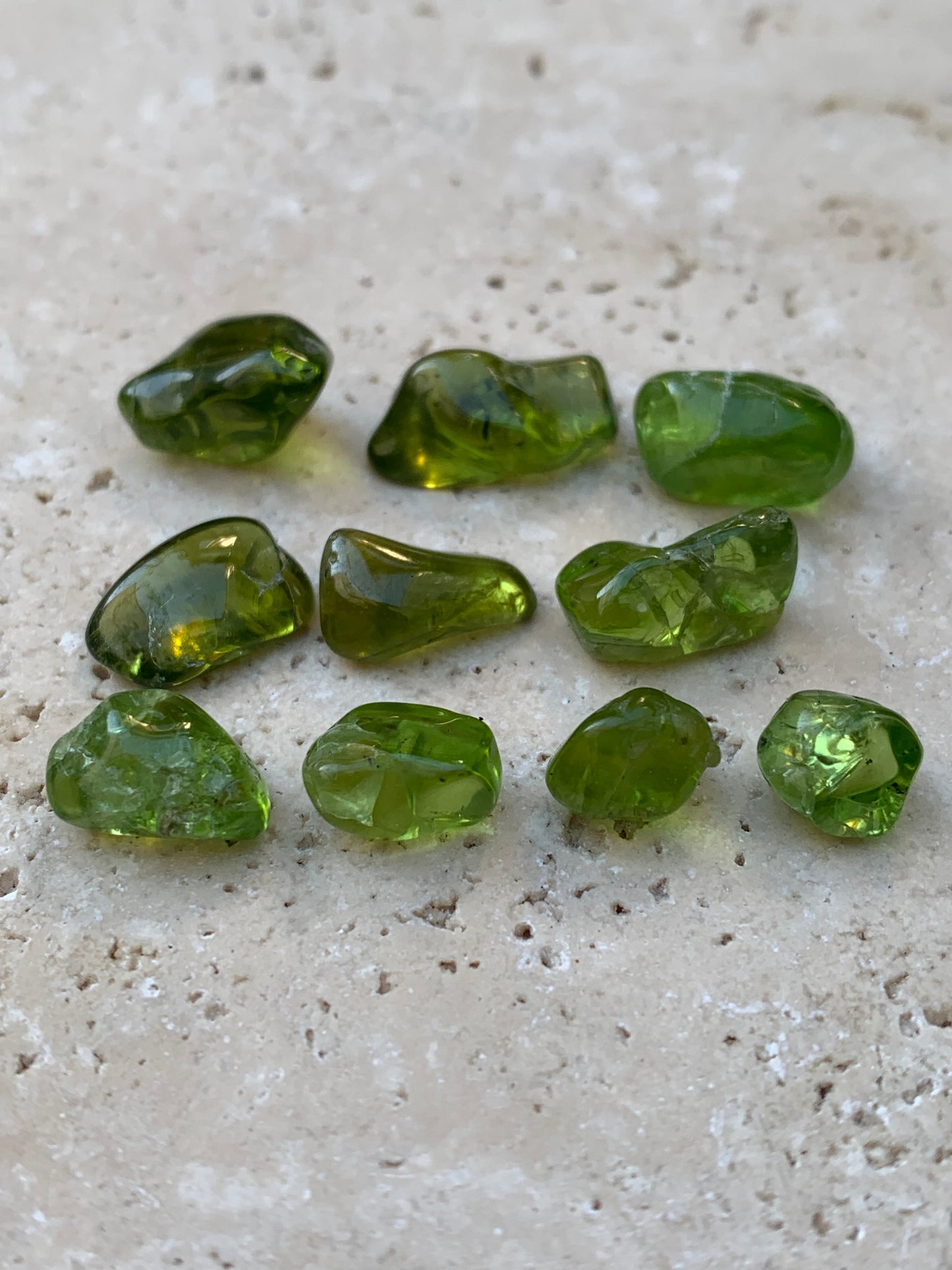 Péridot, magnifiques grains naturels des USA. Très belle qualité 'gemme', transparence et couleur régulière. Vente à 'l'unité' ou en lot !