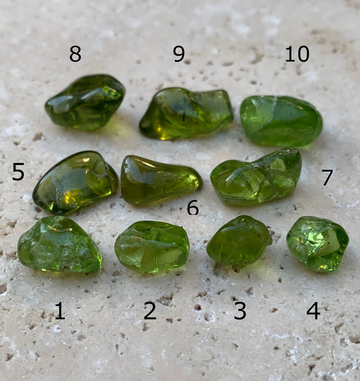 Péridot, magnifiques grains naturels des USA. Très belle qualité 'gemme', transparence et couleur régulière. Vente à 'l'unité' ou en lot !
