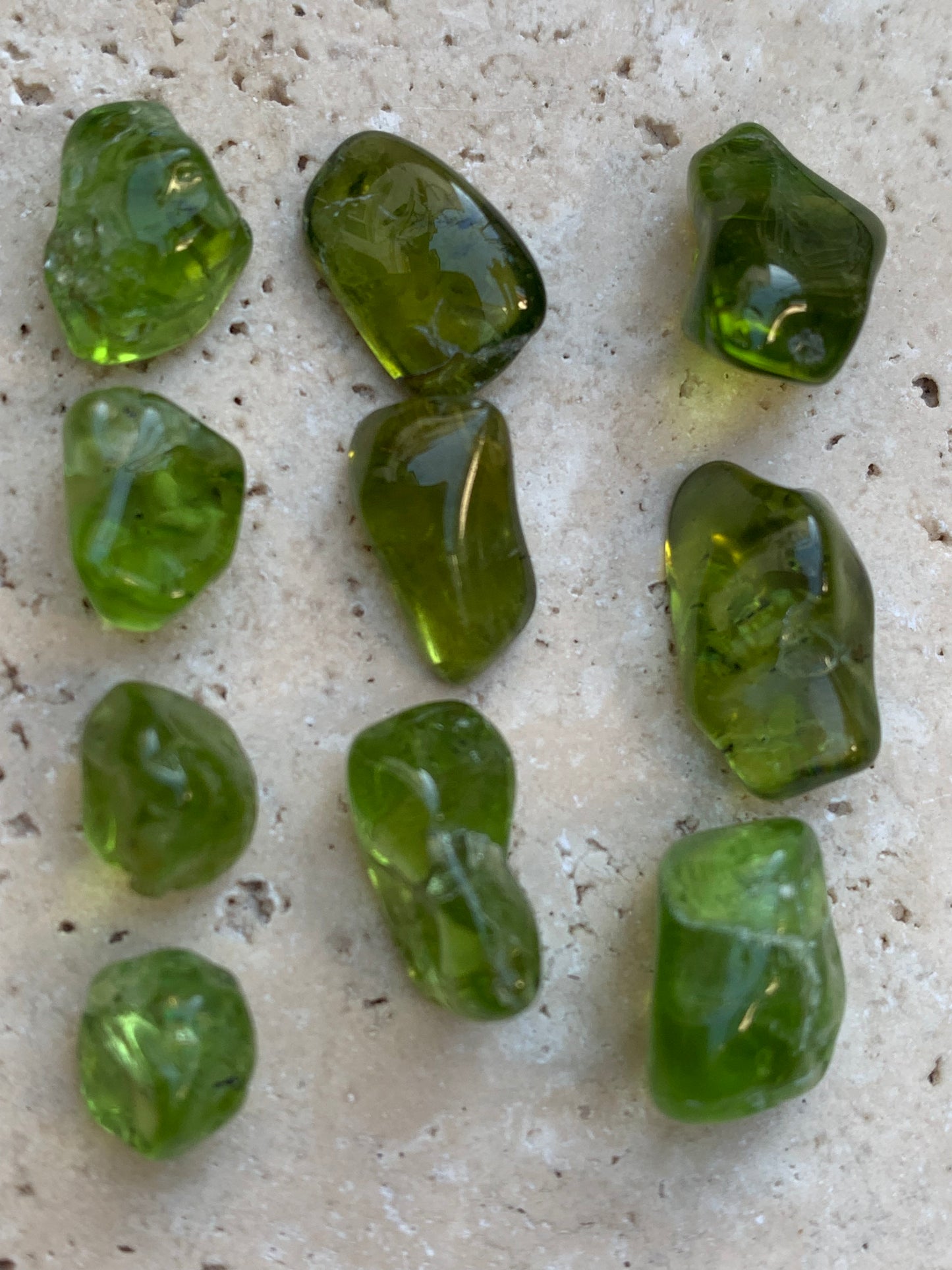 Péridot, magnifiques grains naturels des USA. Très belle qualité 'gemme', transparence et couleur régulière. Vente à 'l'unité' ou en lot !