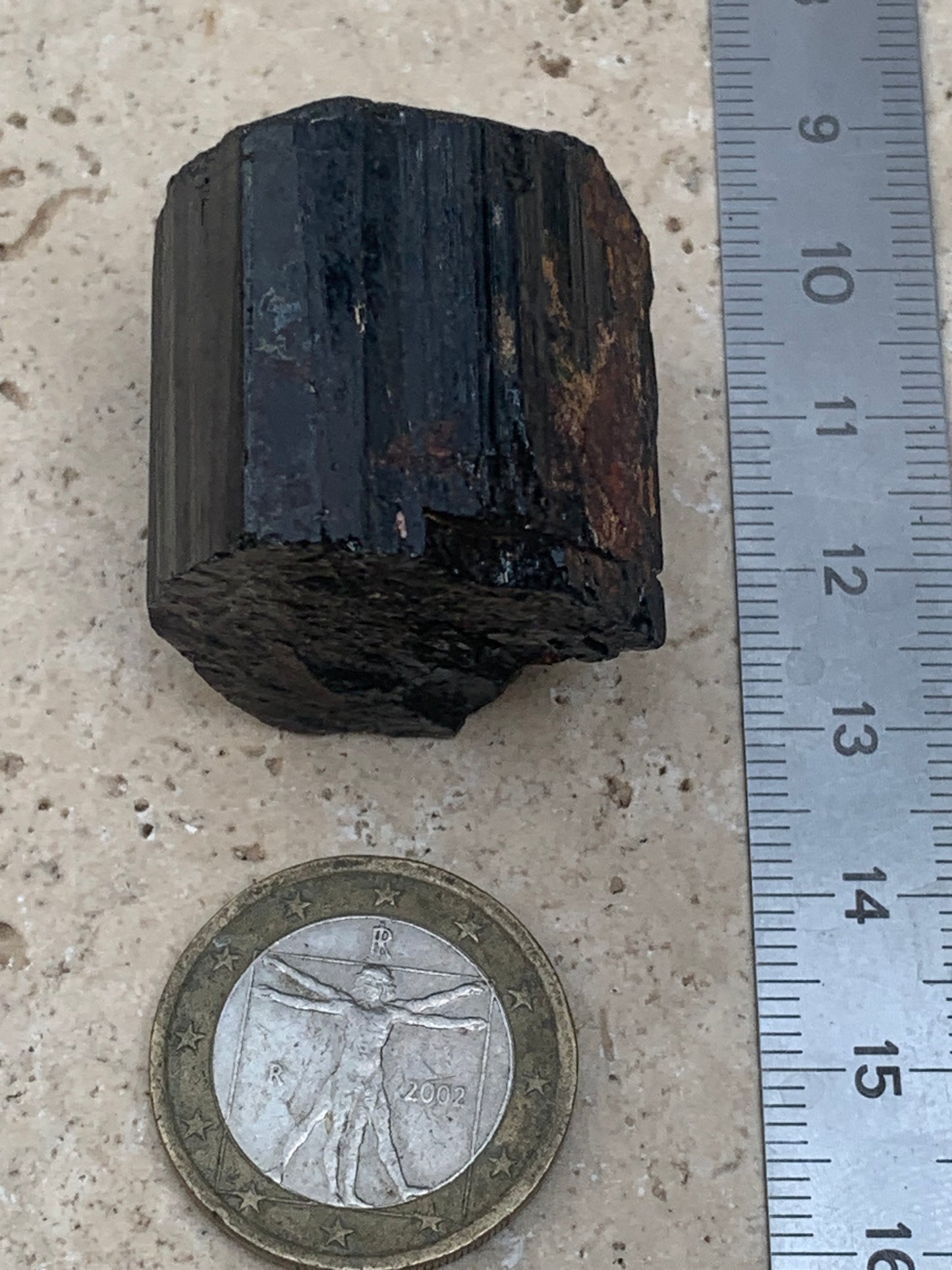 Black tourmaline, natural specimen measuring 32 x 30 x 27 mm - 50.6 grams. A very beautiful block of tourmaline!