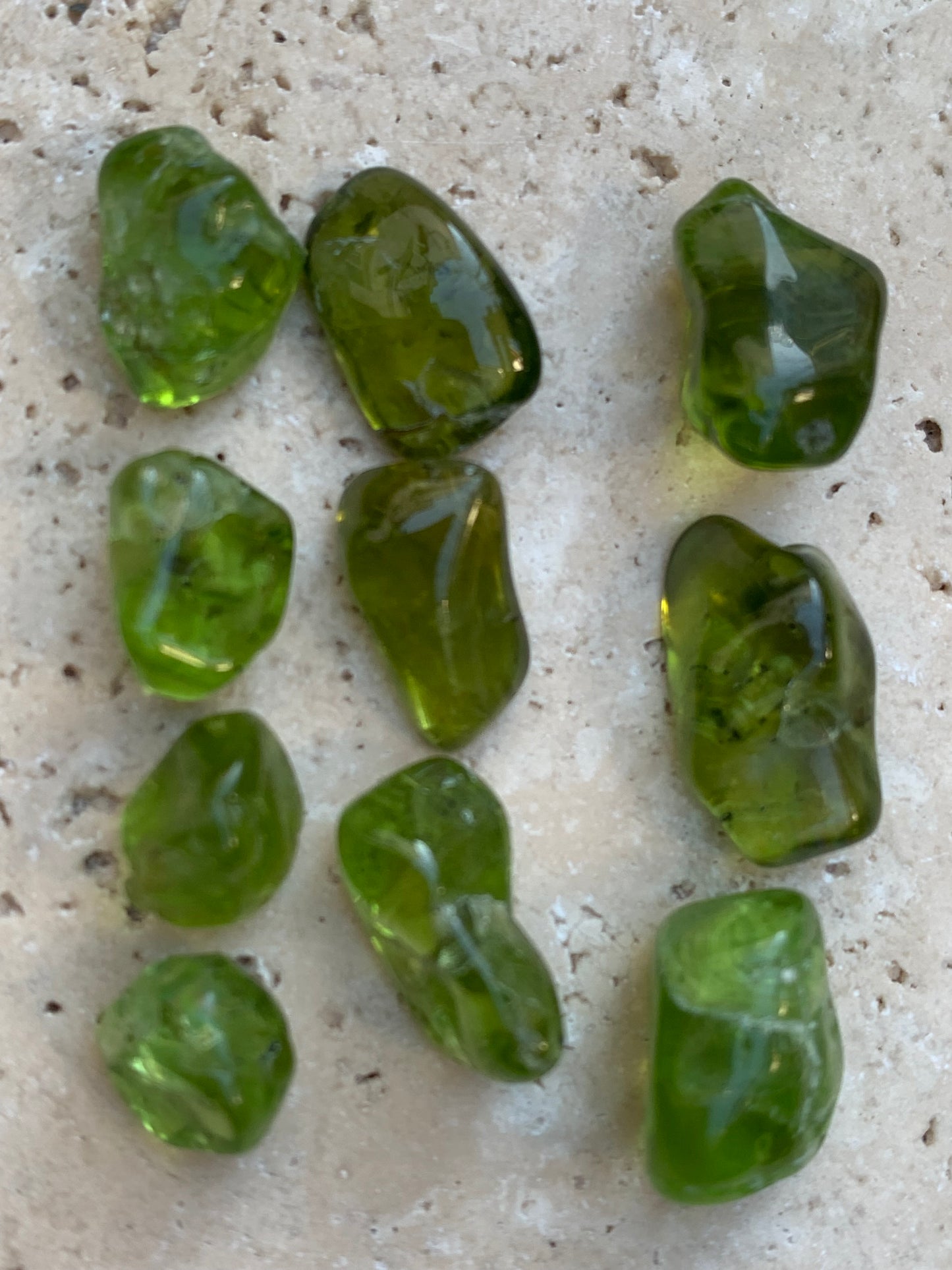 Péridot, magnifiques grains naturels des USA. Très belle qualité 'gemme', transparence et couleur régulière. Vente à 'l'unité' ou en lot !
