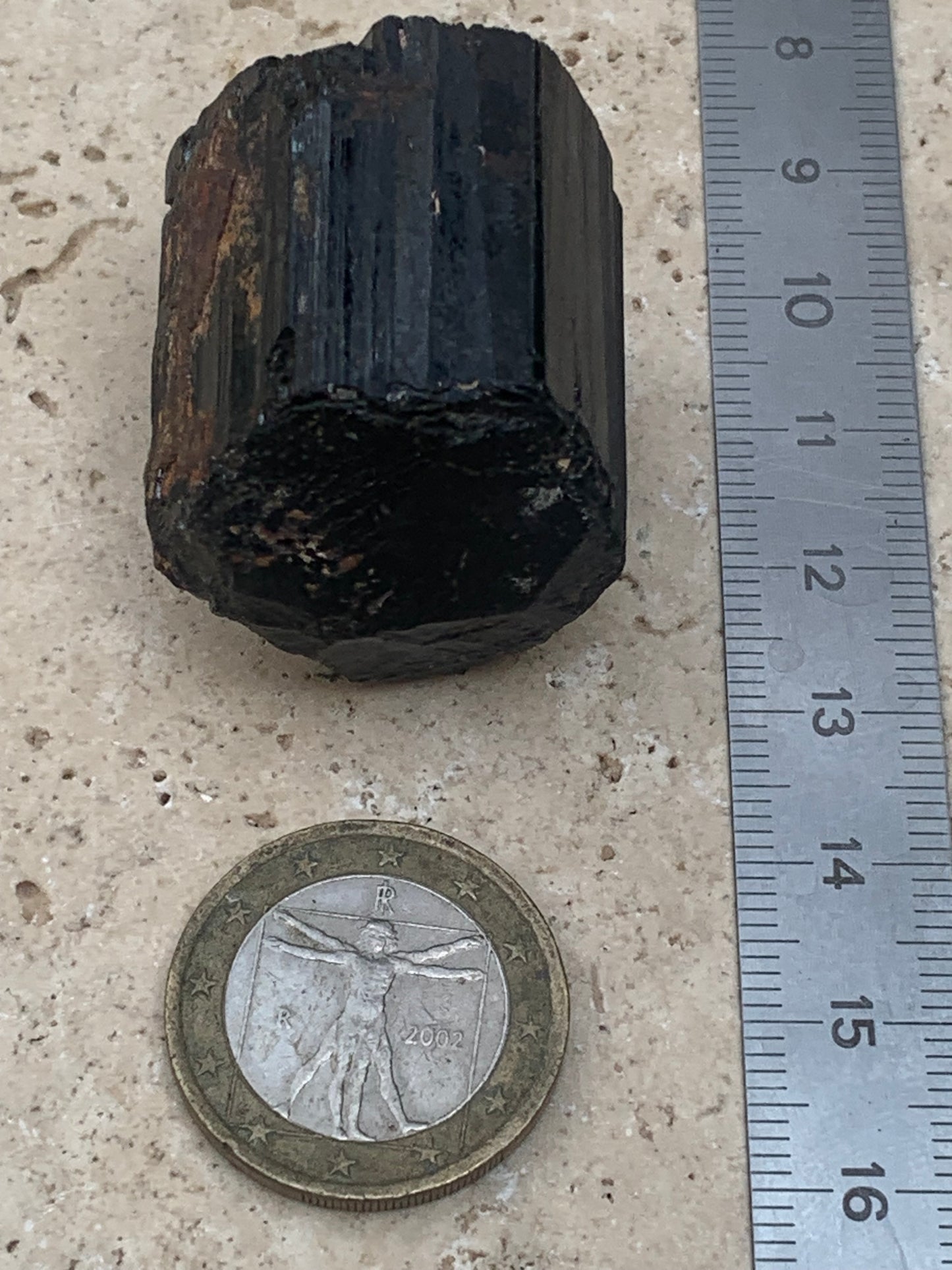 Black tourmaline, natural specimen measuring 32 x 30 x 27 mm - 50.6 grams. A very beautiful block of tourmaline!
