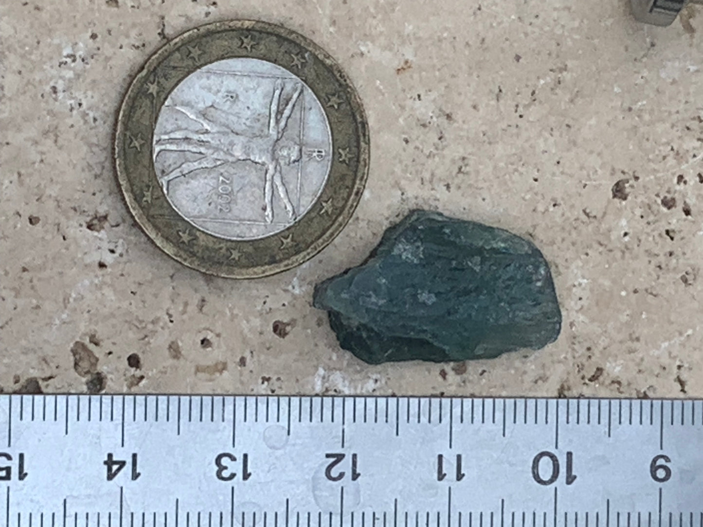 Tourmaline/ Indicolite, de 23mm x 15 x 6 environ - 3 grammes. Parfait en bijouterie, collection ,exposition...