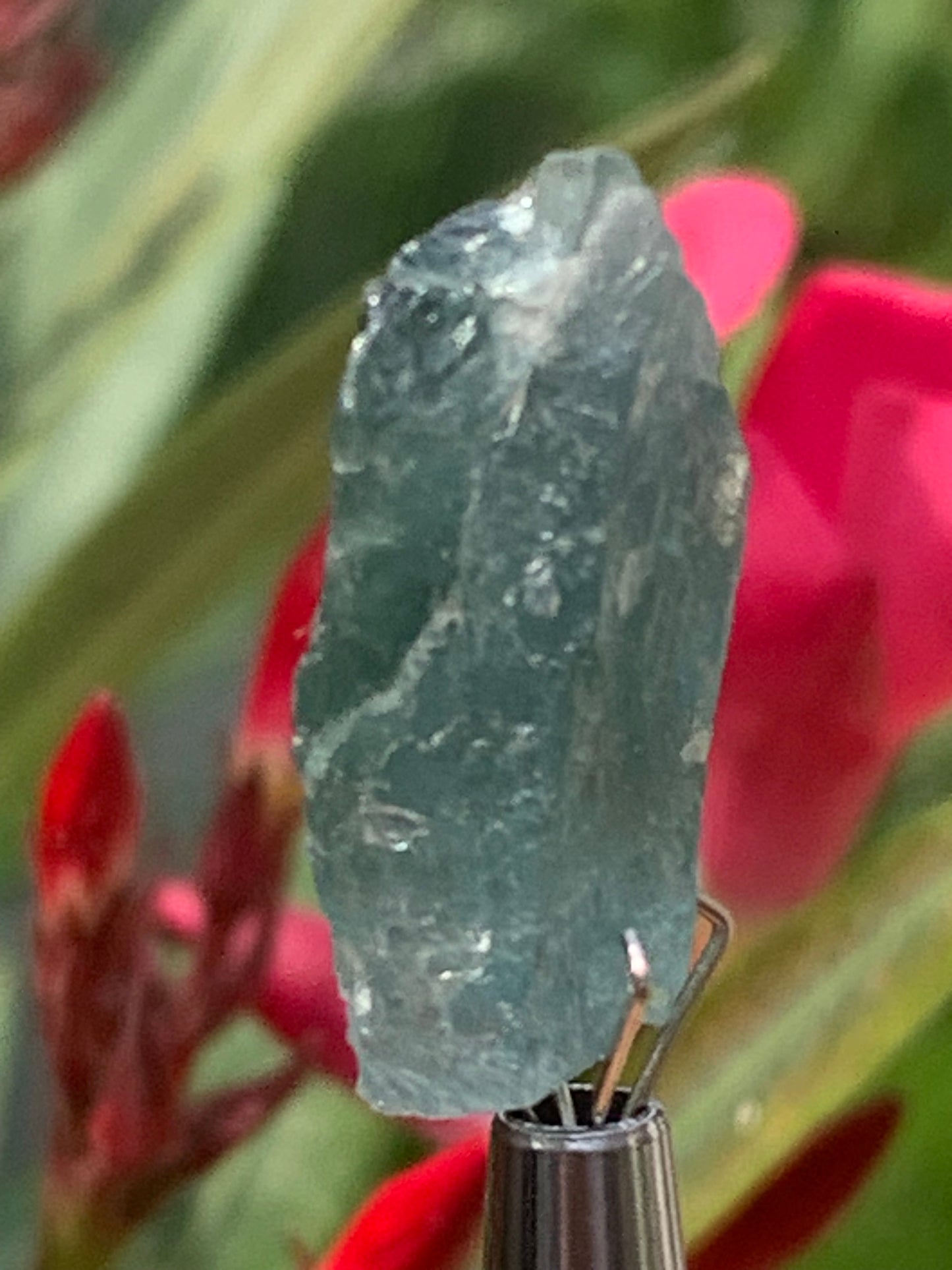 Tourmaline/ Indicolite, de 23mm x 15 x 6 environ - 3 grammes. Parfait en bijouterie, collection ,exposition...