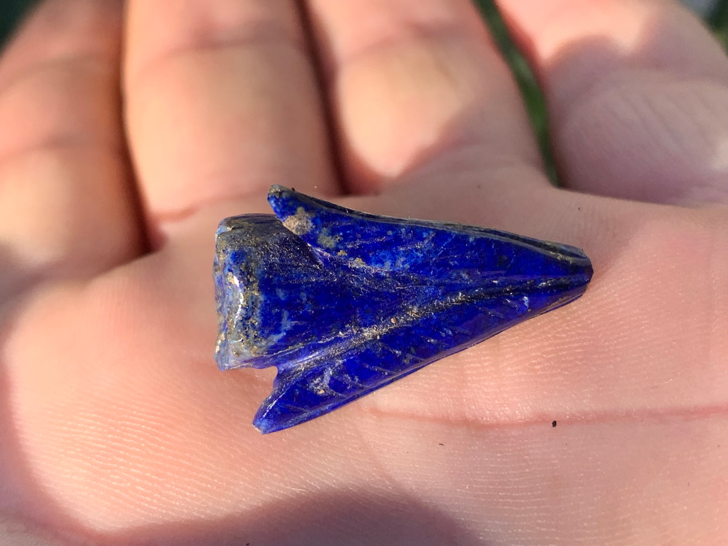 Lapis lazuli, pièce unique d'une fleur sculptée, qualité AA à AAA, 30mm x 18 de diamètre environ, parfait pour la bijouterie ou collection !