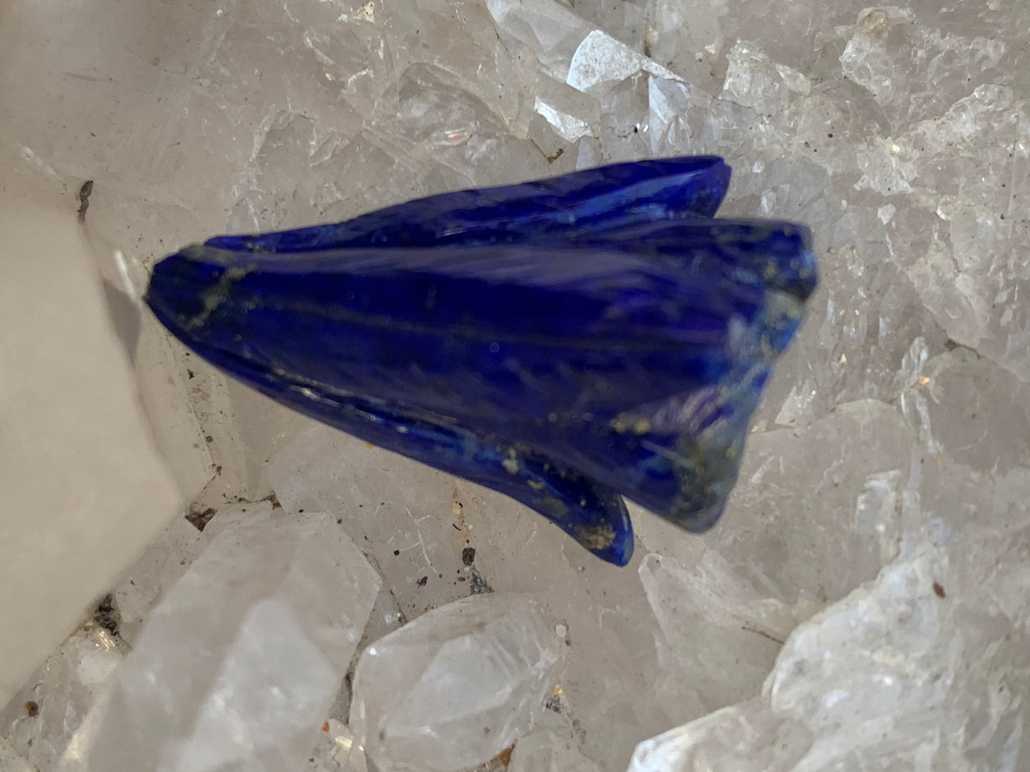 Lapis lazuli, pièce unique d'une fleur sculptée, qualité AA à AAA, 30mm x 18 de diamètre environ, parfait pour la bijouterie ou collection !