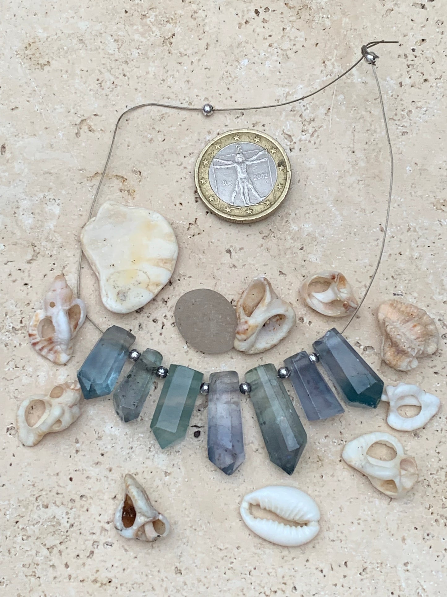 Fluorite bleue, set de 7 cristaux percés de 18 à 27 mm x 7 à 8 x 5 à 7. Qualité AA à AAA, parfait pour être monter en bijoux ou collection !