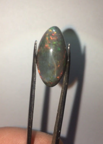 Opale multi-feu, cabochons au choix de 1,9x0,8x7 millimètres à 23x15x0,9. L'authentique et mythique pierre pafait en bijouterie, collection ,exposition...!