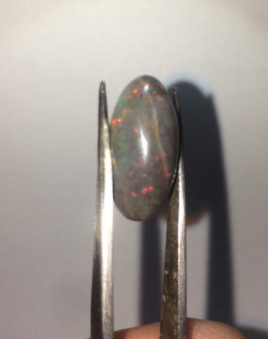 Opale multi-feu, cabochons au choix de 1,9x0,8x7 millimètres à 23x15x0,9. L'authentique et mythique pierre pafait en bijouterie, collection ,exposition...!