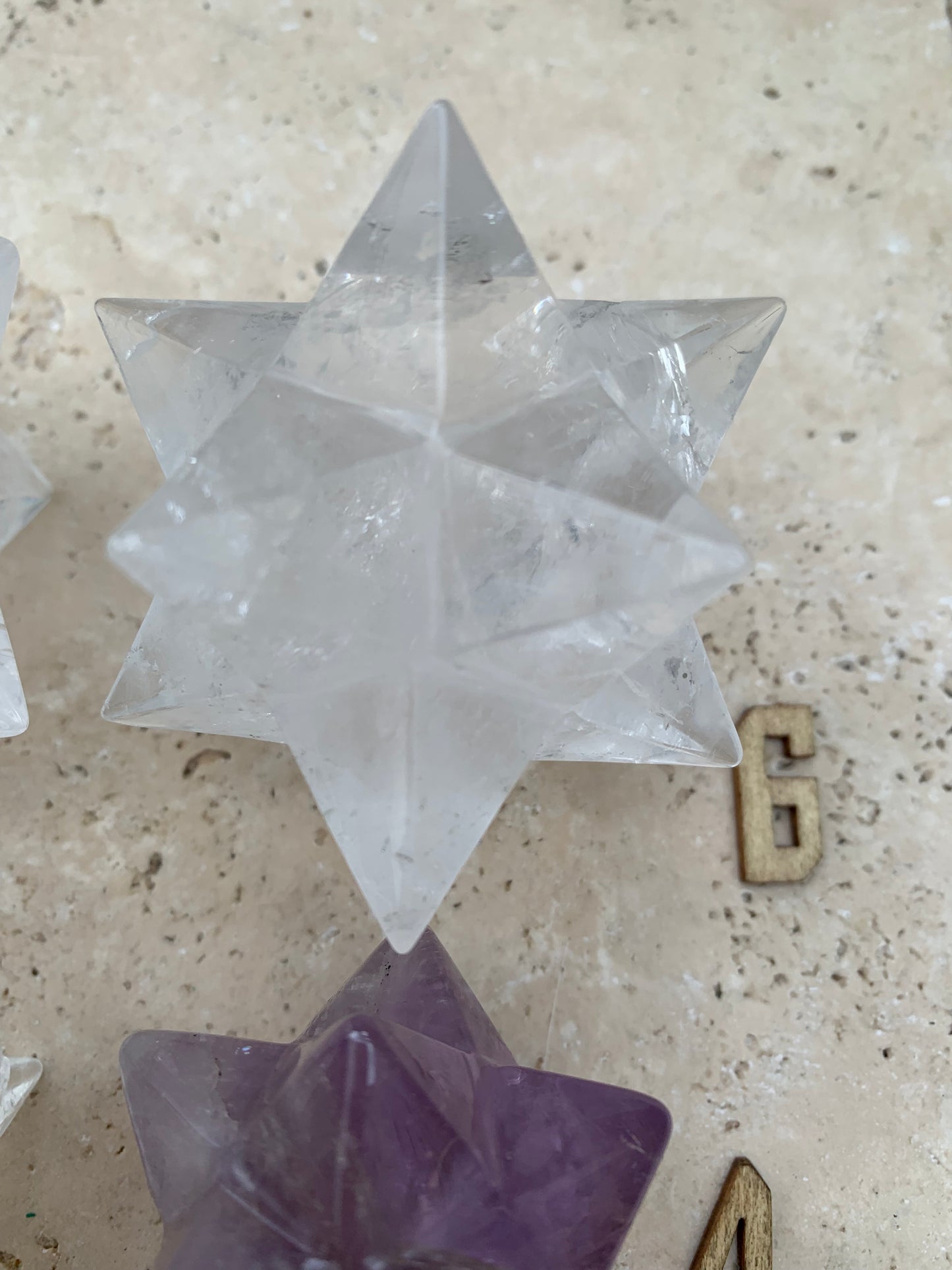Etoile de Sirius (12 branches) en cristal de roche/ quartz et améthyste. Modèle au choix vendu à l'unité, de 1,5 à 6 cm. Parfait pour l'étude de la géométrie sacré et ses applications !