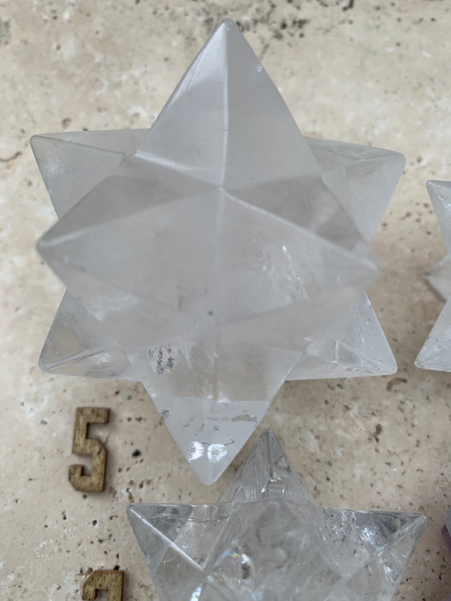 Etoile de Sirius (12 branches) en cristal de roche/ quartz et améthyste. Modèle au choix vendu à l'unité, de 1,5 à 6 cm. Parfait pour l'étude de la géométrie sacré et ses applications !