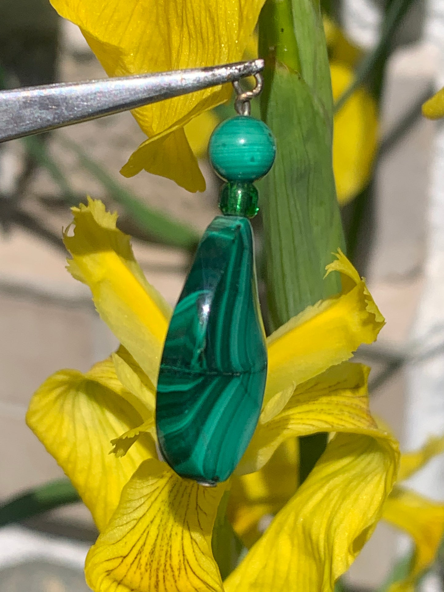 Malachite, pendentif en perle, de 38mm de hauteur x 15 de largeur x 5 d'épaisseur. Vendu avec cordon réglable de couleur noire offert !