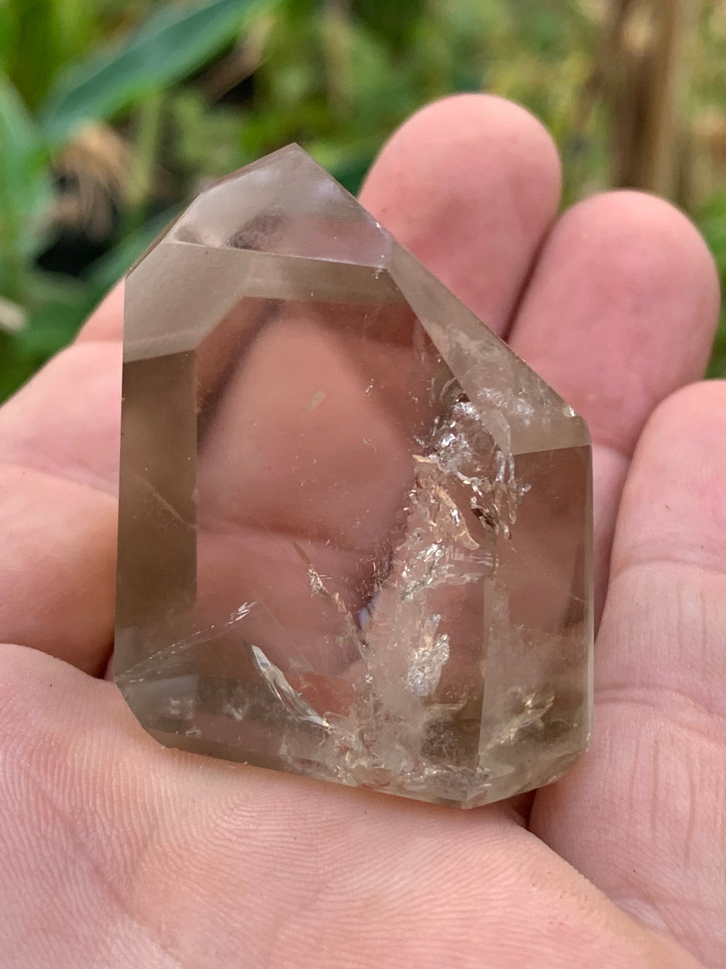 Smoky Rock Crystal/Smoky Quartz, natural point of 44x41x27mm - 71 gr. Superb triangle and hexagon that stand out, unique!