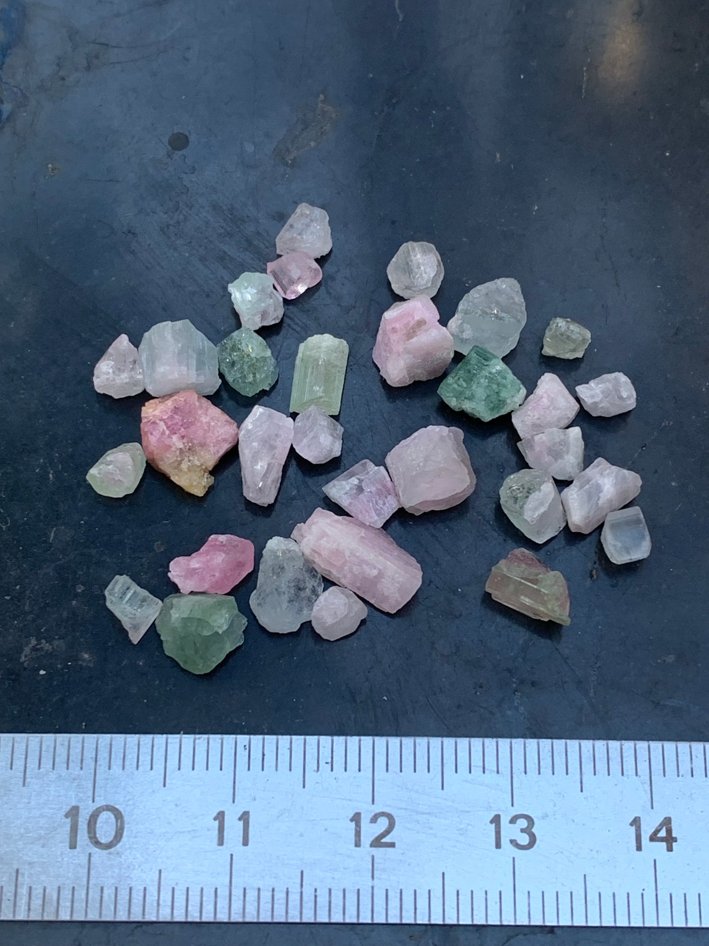 Tourmaline multicolore, lot de 5 grammes - morceaux de 5mm x4 x3 environ. Parfait en bijouterie, collection ,exposition...