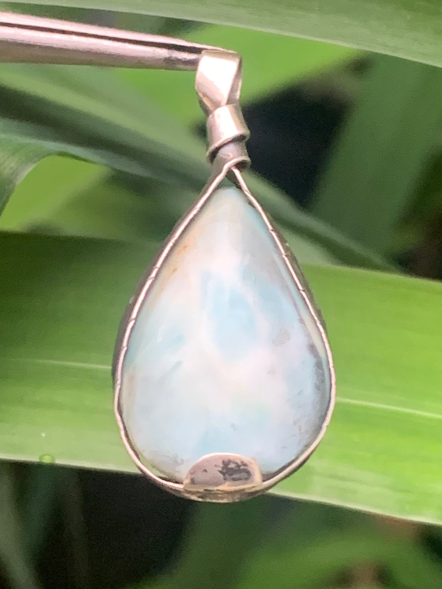 Larimar, pendentif en Argent de 35mm de hauteur x 16 de largeur x 6 d'épaisseur. Vendu avec cordon réglable de couleur noire offert !