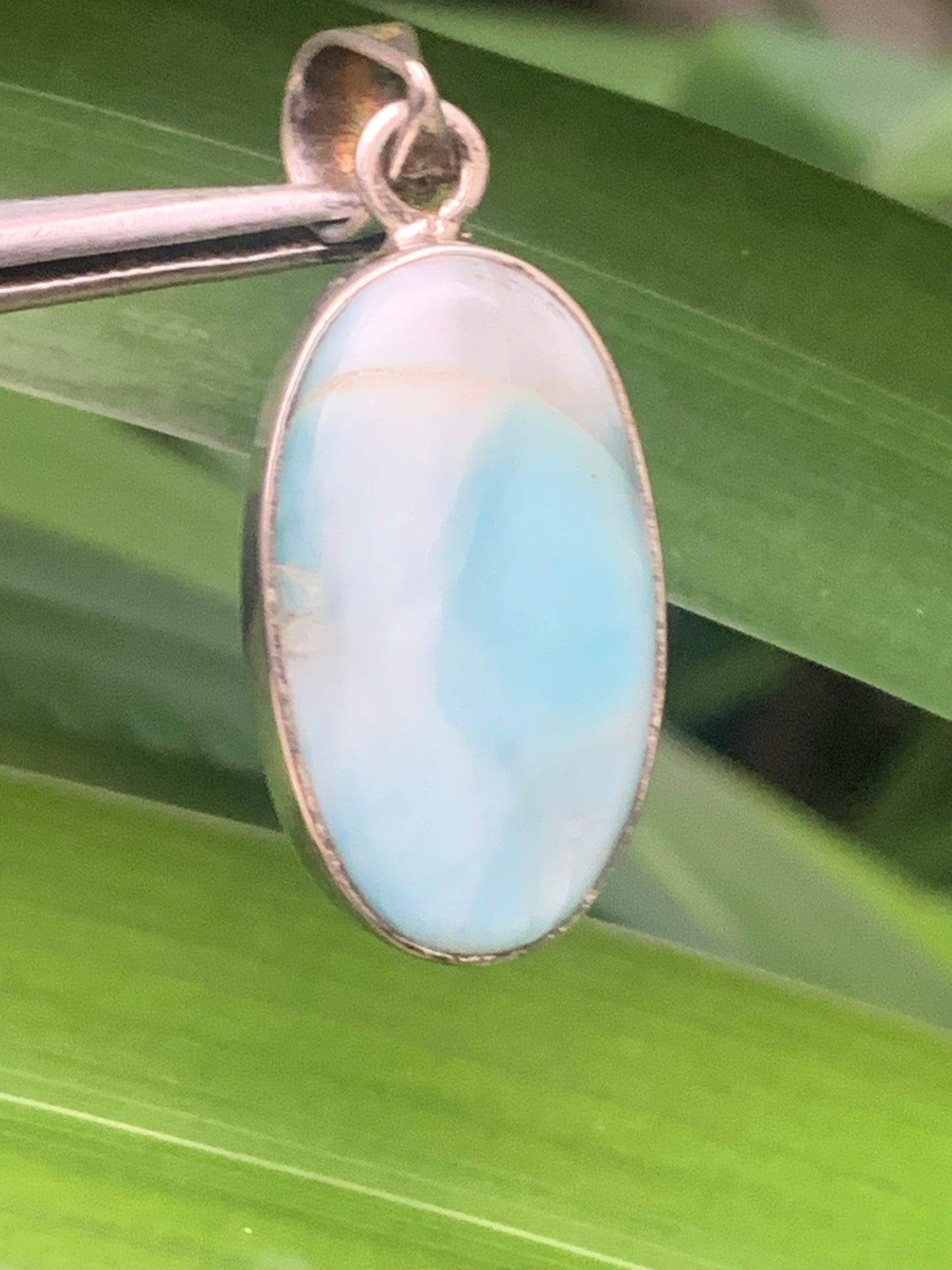 Larimar, pendentif en Argent de 35mm de hauteur x 15 de largeur x 7 d'épaisseur. Vendu avec cordon réglable de couleur noire offert !