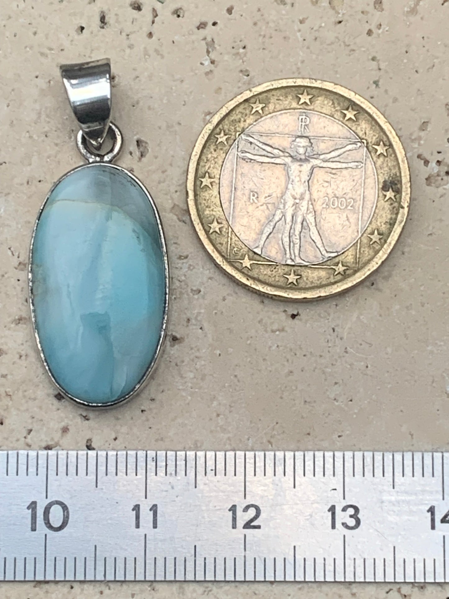 Larimar, pendentif en Argent de 35mm de hauteur x 15 de largeur x 7 d'épaisseur. Vendu avec cordon réglable de couleur noire offert !