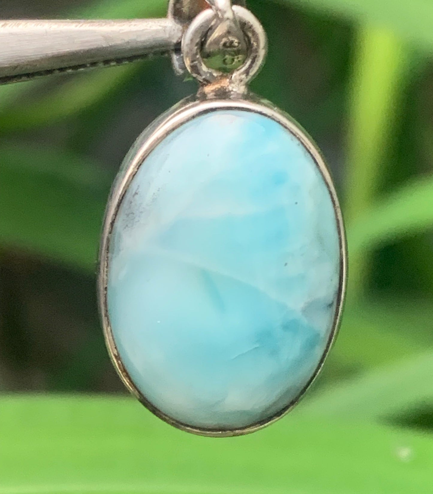 Larimar, pendentif en Argent de 31mm de hauteur x 15 de largeur x 7 d'épaisseur. Vendu avec cordon réglable de couleur noire offert !