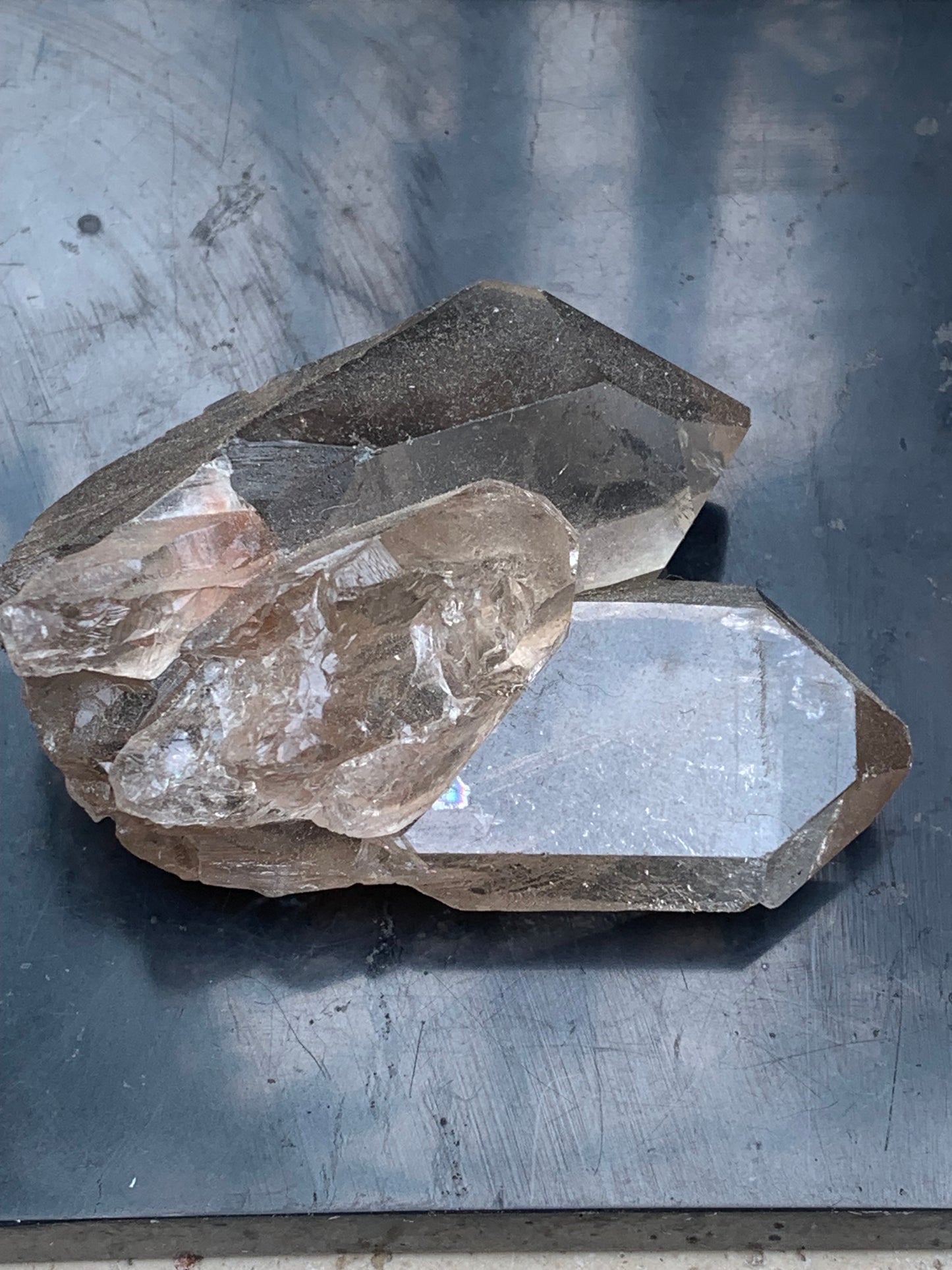 Cristal de roche fumé/ Quartz fumé, pointe naturelle de 60x45x25 mm - 59,2 gr., très belle qualité, très belle pureté !