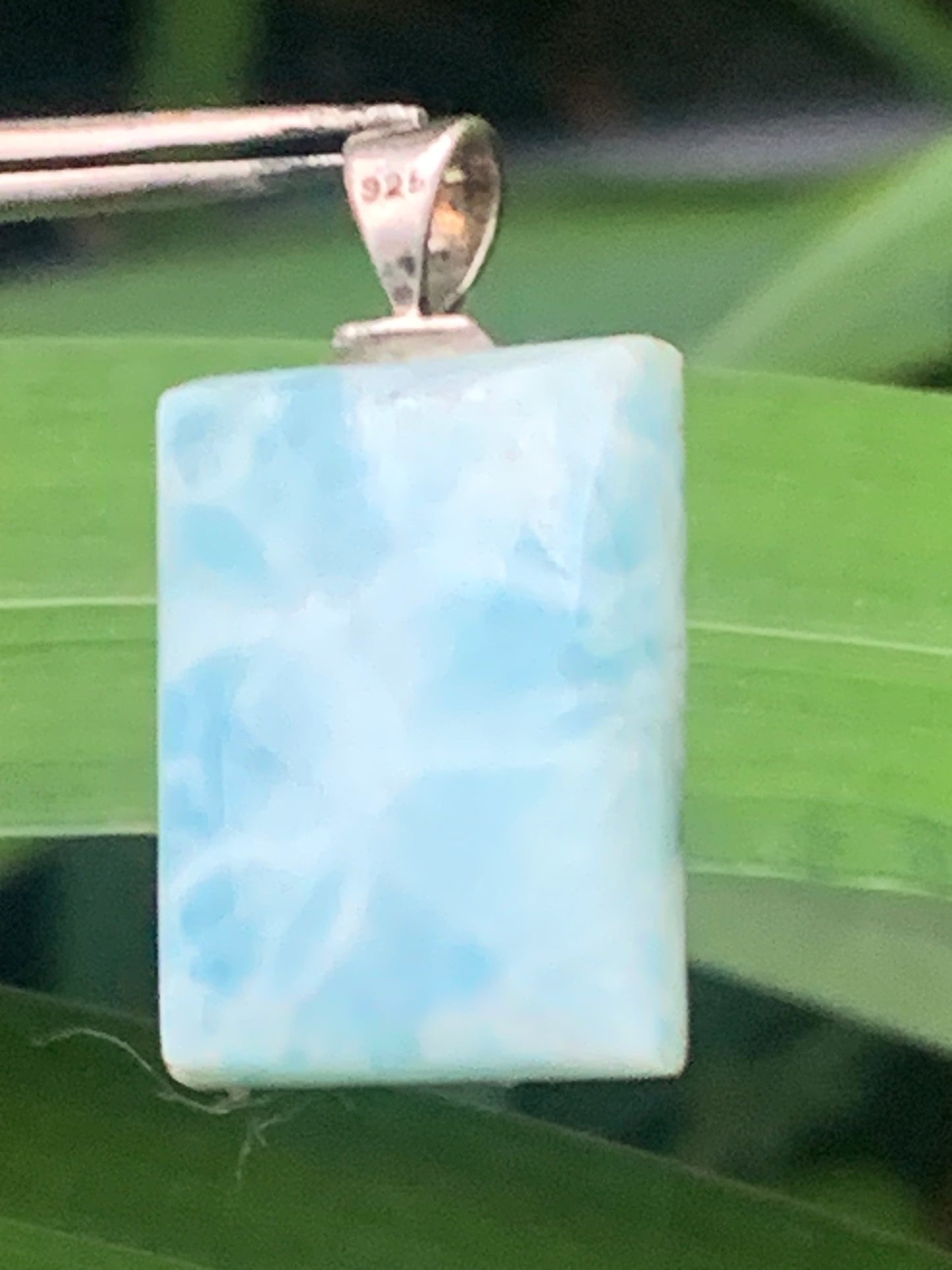 Larimar, pendentif en Argent de 35 mm de hauteur x 17 de largeur x 6 d'épaisseur. Vendu avec cordon réglable de couleur noire offert !
