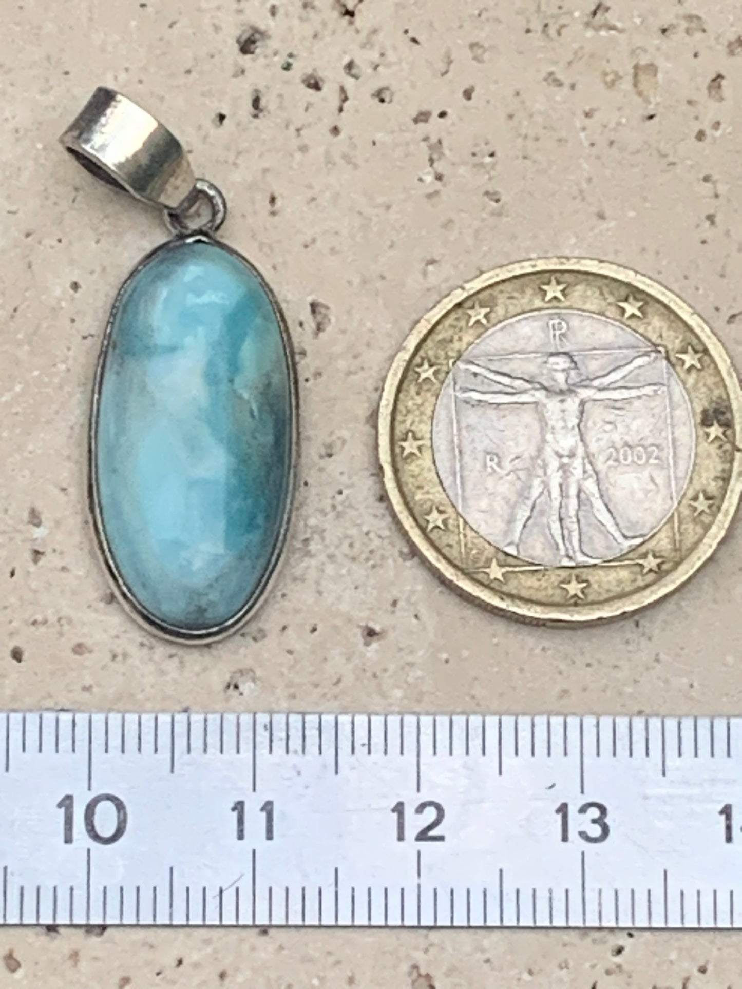 Larimar, pendentif en Argent de 35 mm de hauteur x 14 de largeur x 6 d'épaisseur. Vendu avec cordon réglable de couleur noire offert !