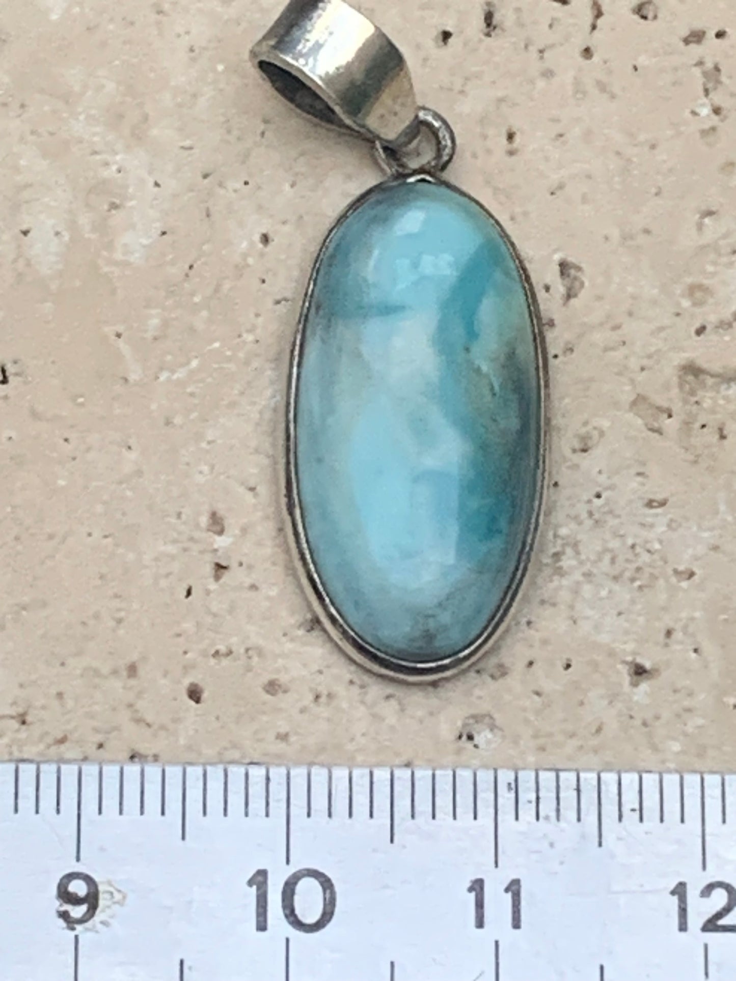 Larimar, pendentif en Argent de 35 mm de hauteur x 14 de largeur x 6 d'épaisseur. Vendu avec cordon réglable de couleur noire offert !