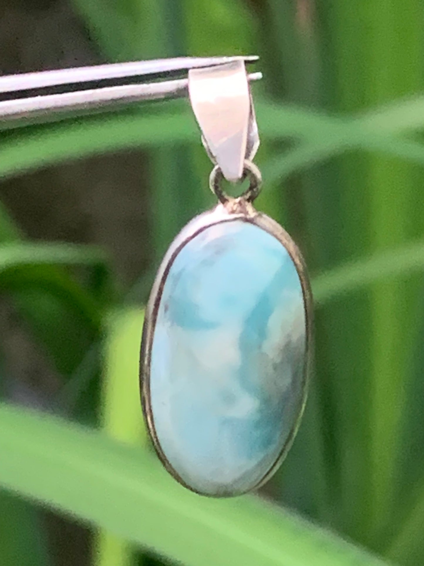 Larimar, pendentif en Argent de 35 mm de hauteur x 14 de largeur x 6 d'épaisseur. Vendu avec cordon réglable de couleur noire offert !