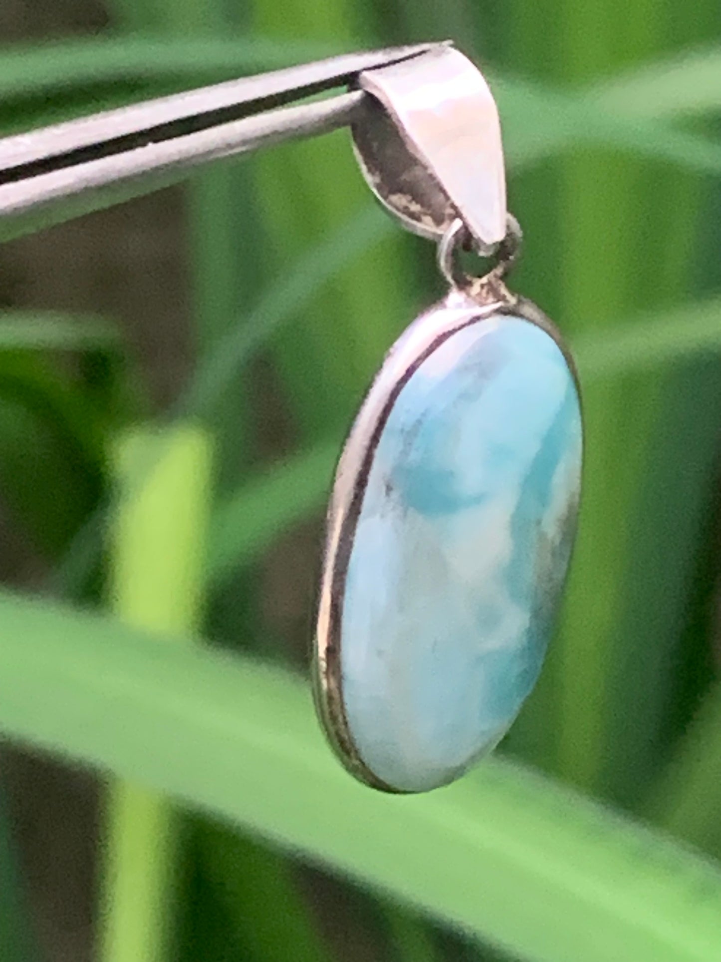 Larimar, pendentif en Argent de 35 mm de hauteur x 14 de largeur x 6 d'épaisseur. Vendu avec cordon réglable de couleur noire offert !