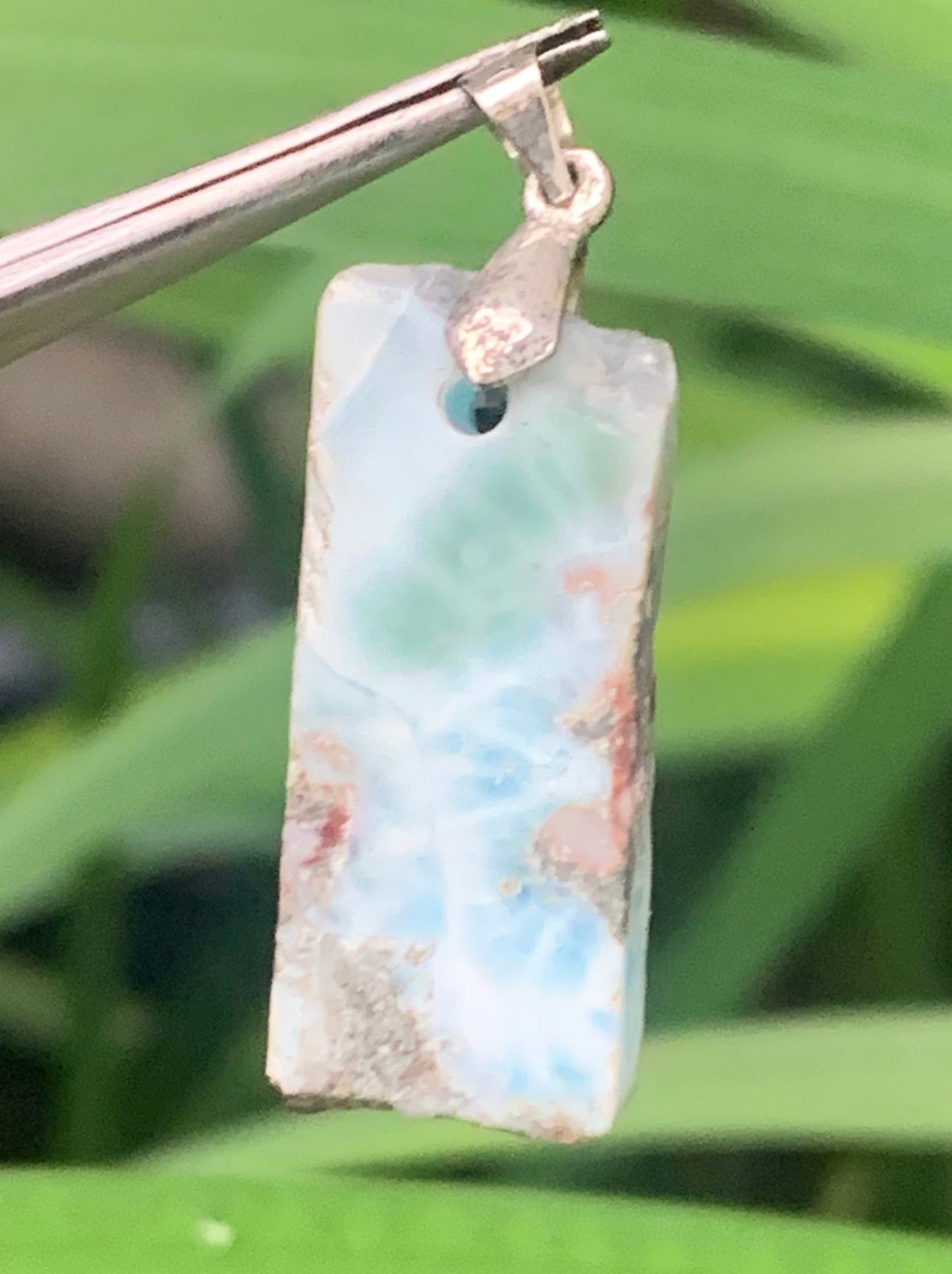 Larimar, pendentif en Argent de 36 mm de hauteur x 12 de largeur x 6 d'épaisseur. Vendu avec cordon réglable de couleur noire offert !
