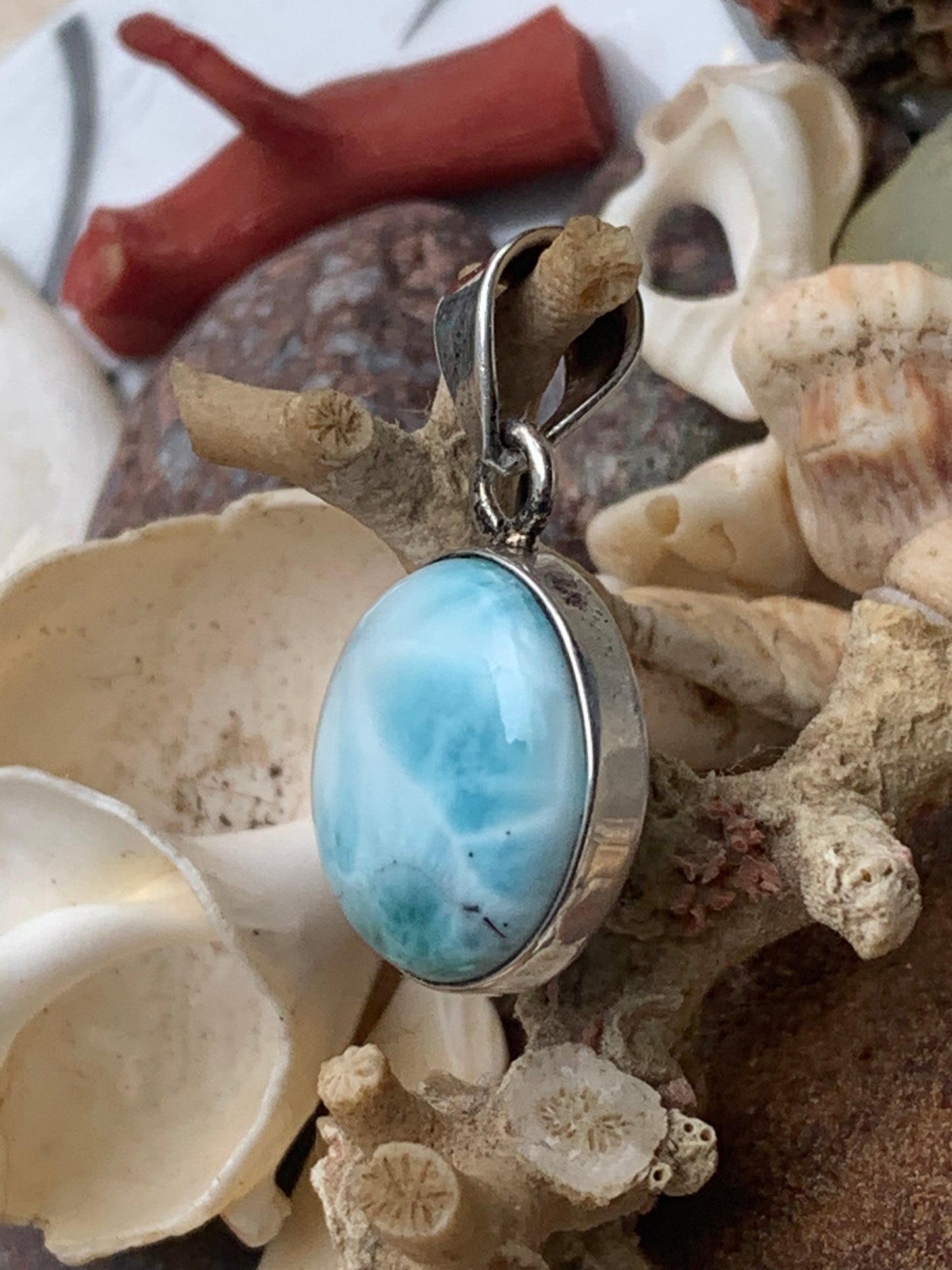 Larimar, pendentif en Argent de 31mm de hauteur x 17 de largeur x 6 d'épaisseur. Vendu avec cordon réglable de couleur noire offert !