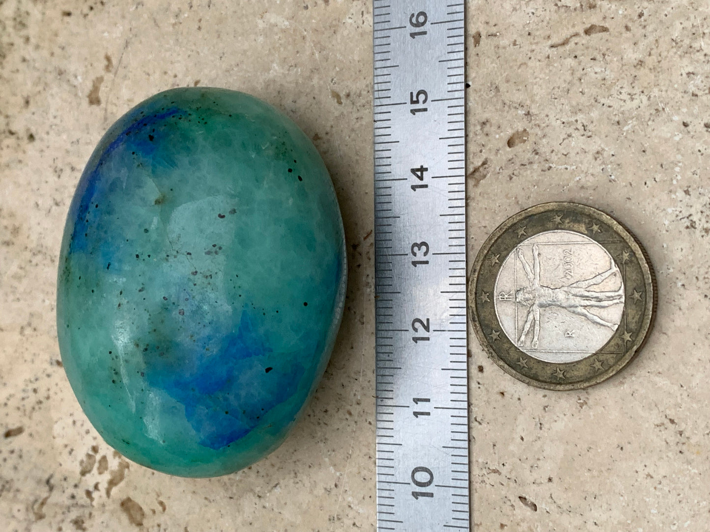 Planchéite, galet de 51x41x26mm - 82,8 grammes. Parfait en collection, bijouterie, exposition...