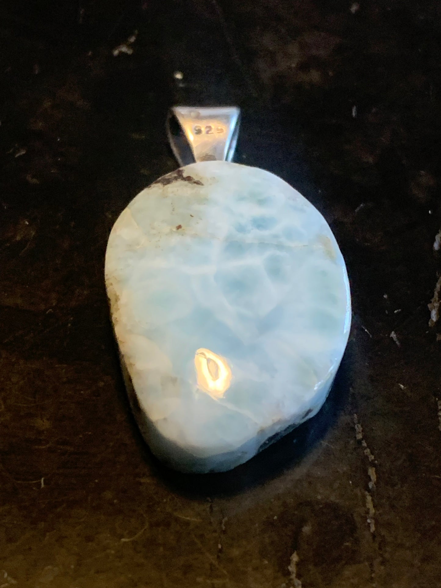 Larimar, pendentif en Argent de 30 mm de hauteur x 16 de largeur x 7 d'épaisseur. Vendu avec cordon réglable de couleur noire offert !