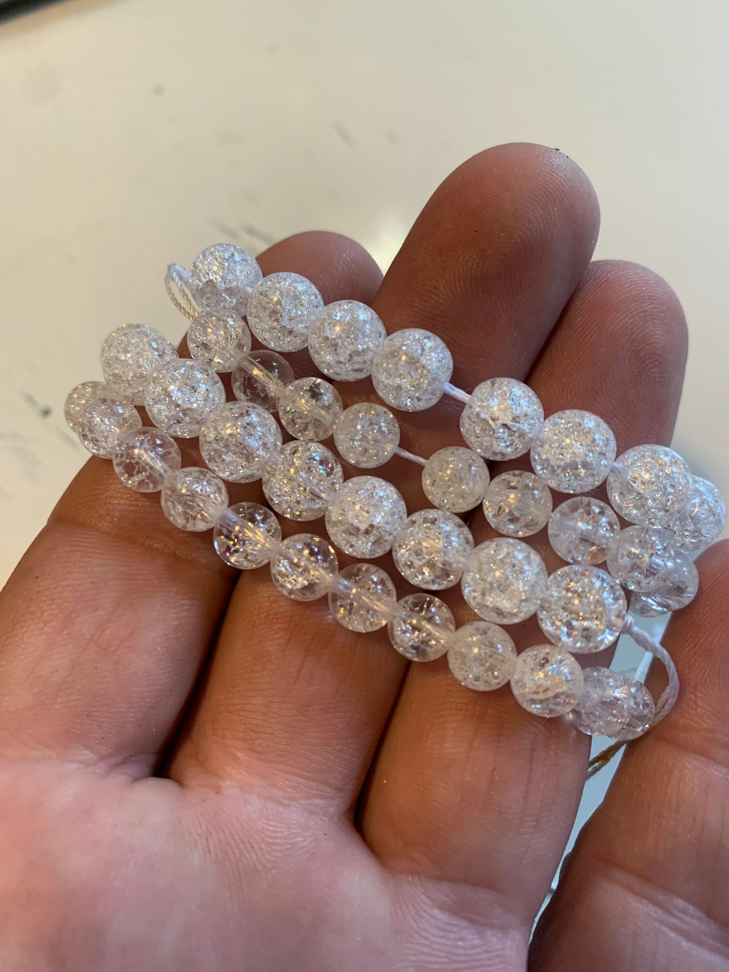 Cristal de roche 'Craquelé' ou 'Neige' (Quartz), perles rondes de 4, 6, 8, 10, 12, 14 mm. Vendu en fil de perle 38/39 cm, en bracelet de 17 à 21 cm, en collier de 45 ou sautoir de 60 cm !